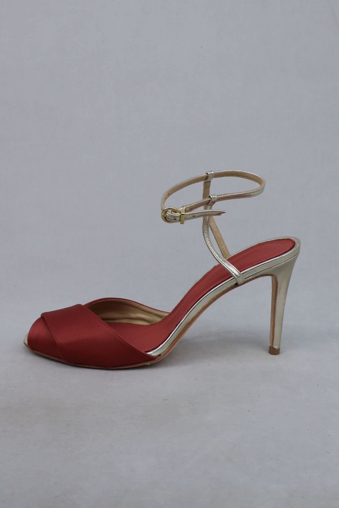 SANDALIA MILOS GRANATE