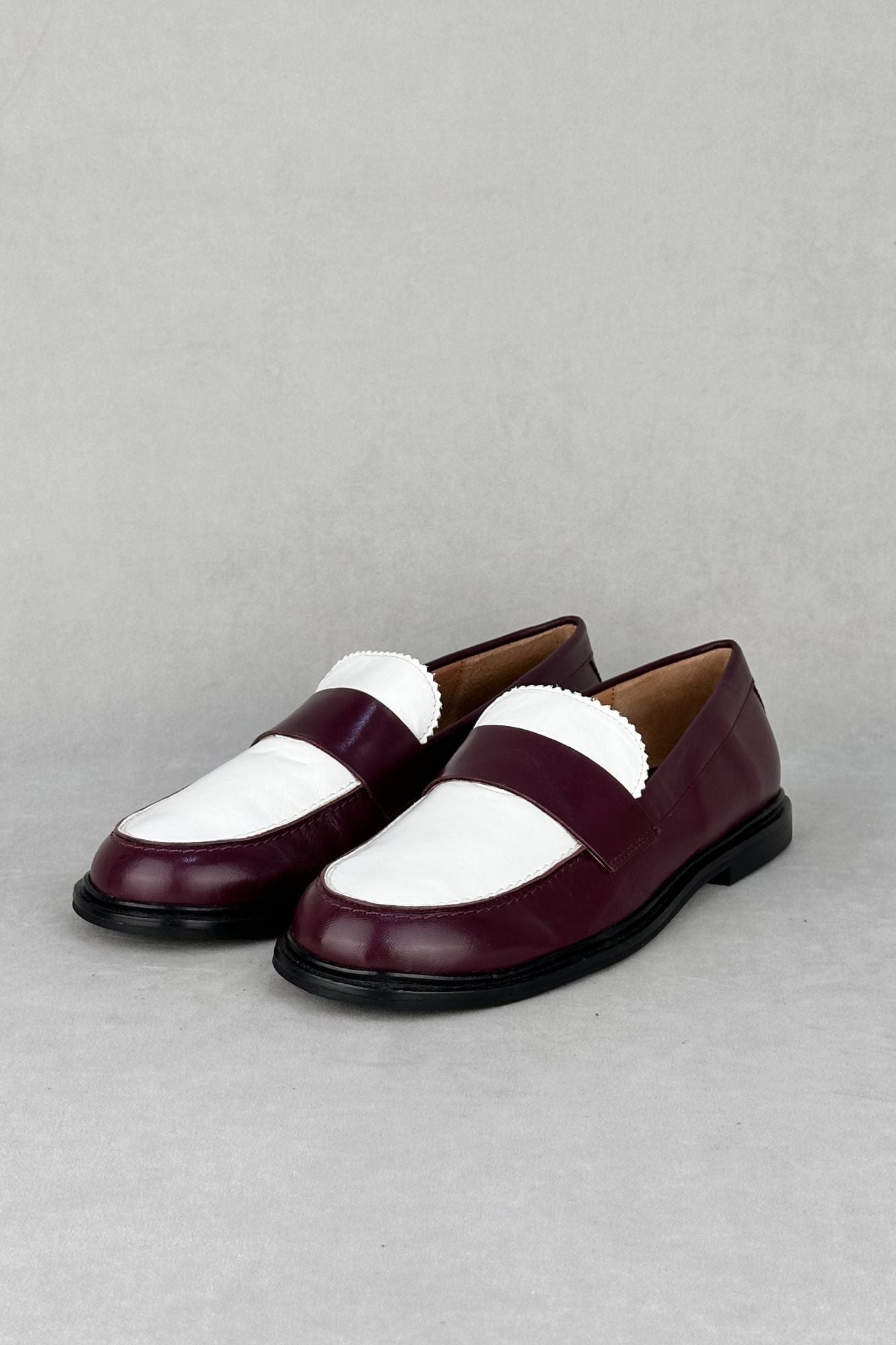 MOCASIN GRANATE BLANCO