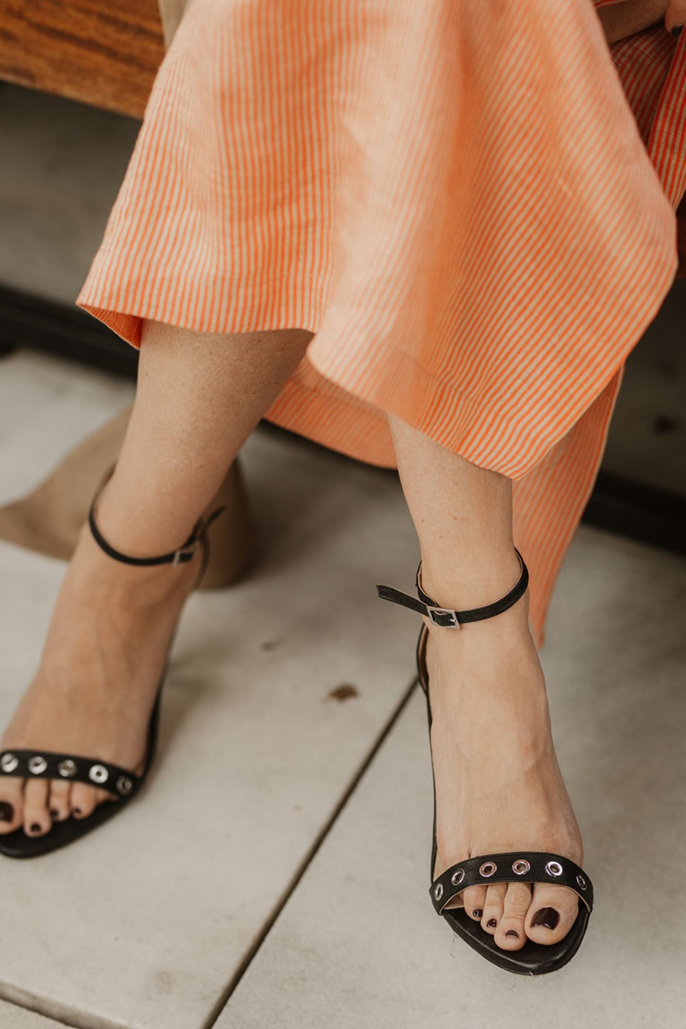 BLACK EYELETS SANDAL 9CM