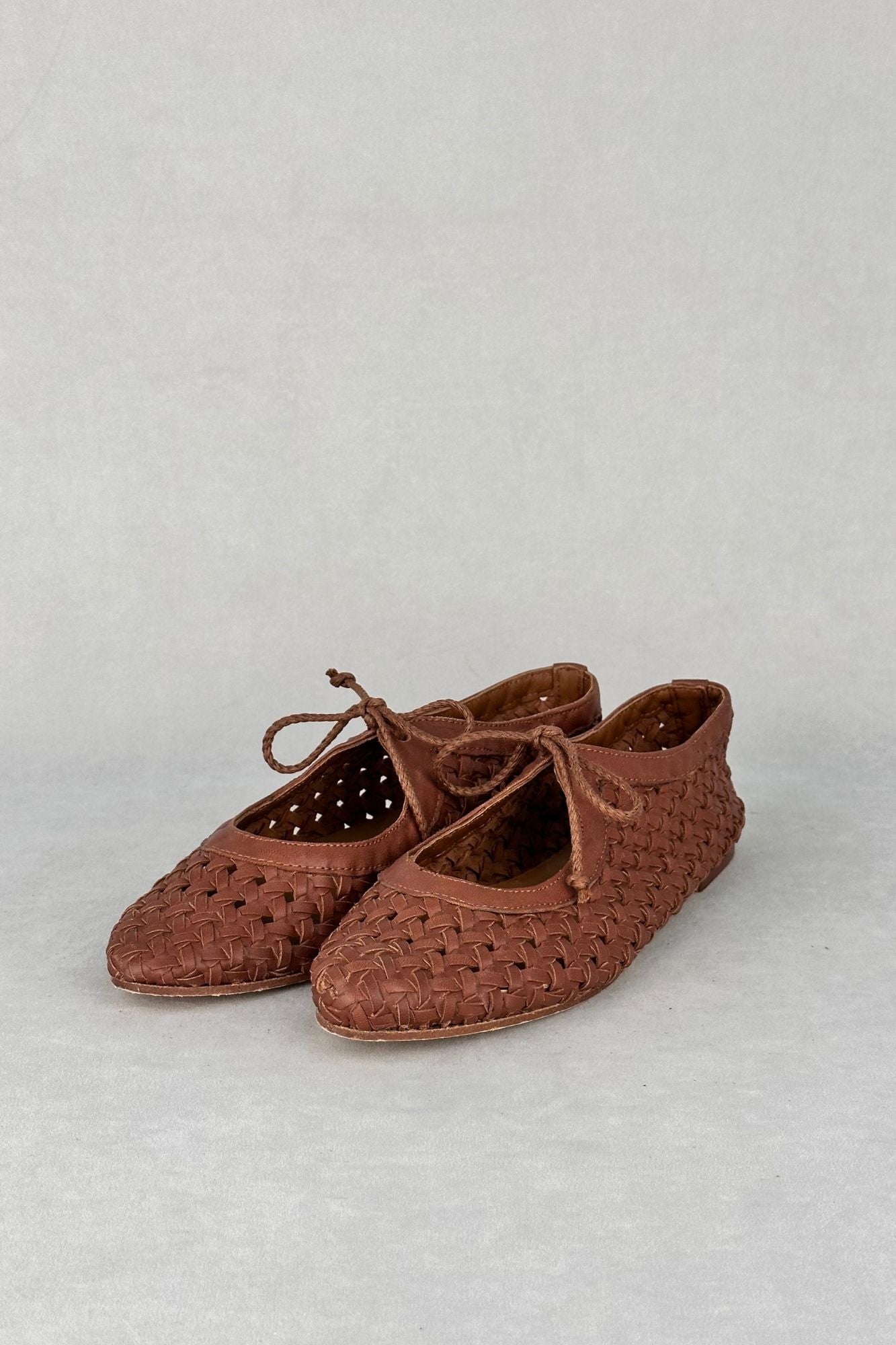 SOFIA TRENZADA CUERO