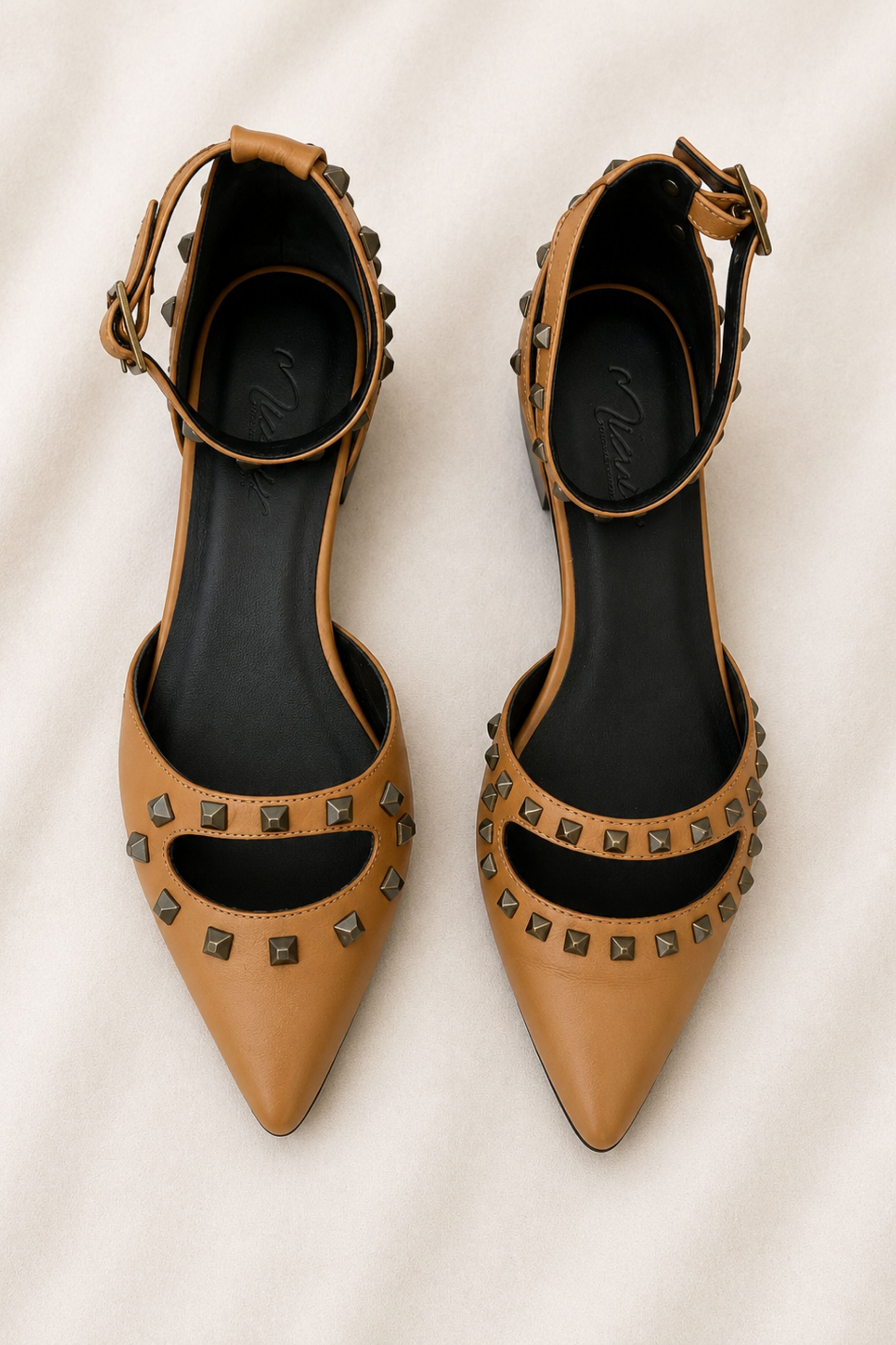 SANDALIA PIEL CARAMELO TACHAS SS