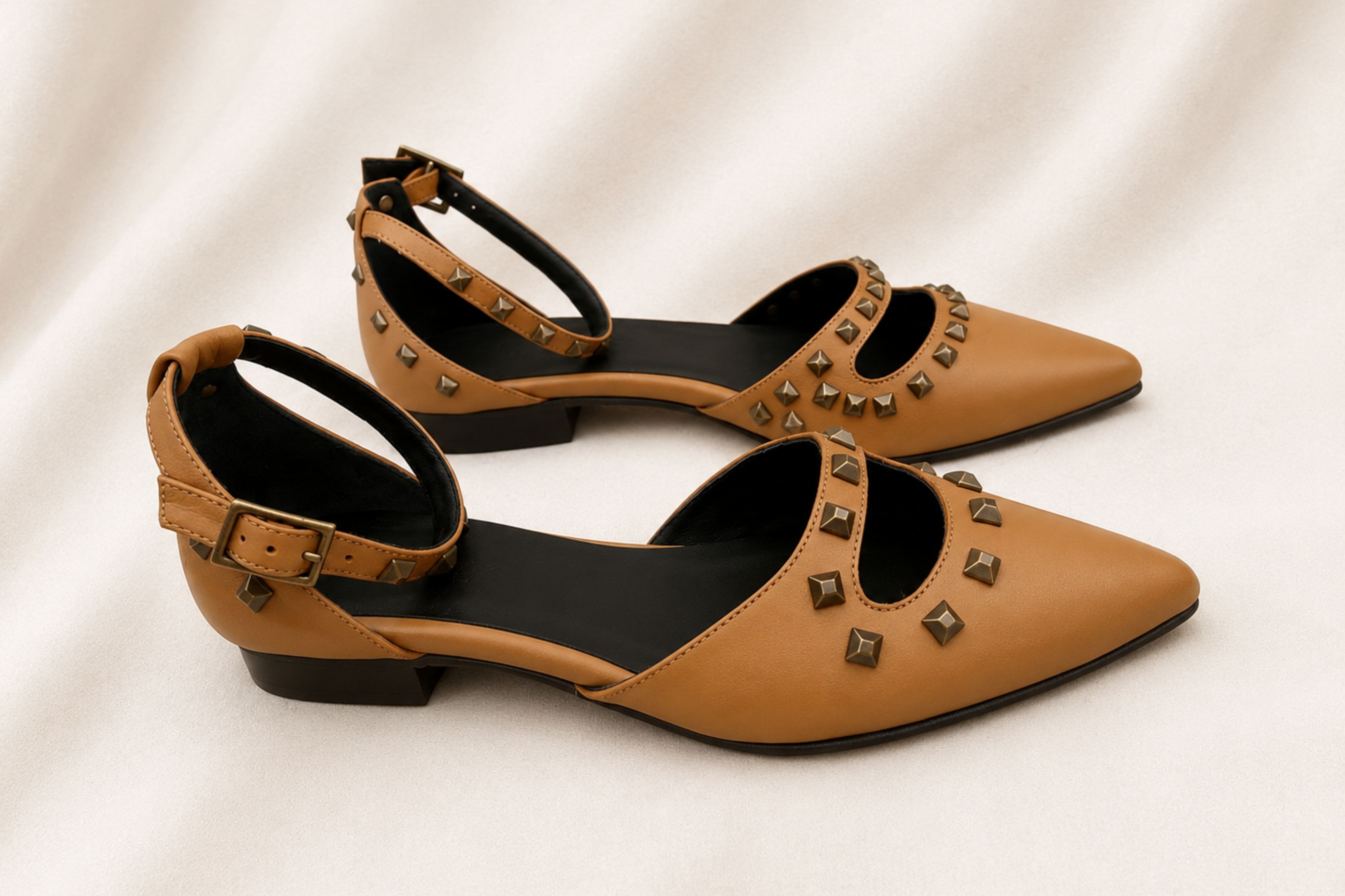 SANDALIA PIEL CARAMELO TACHAS SS