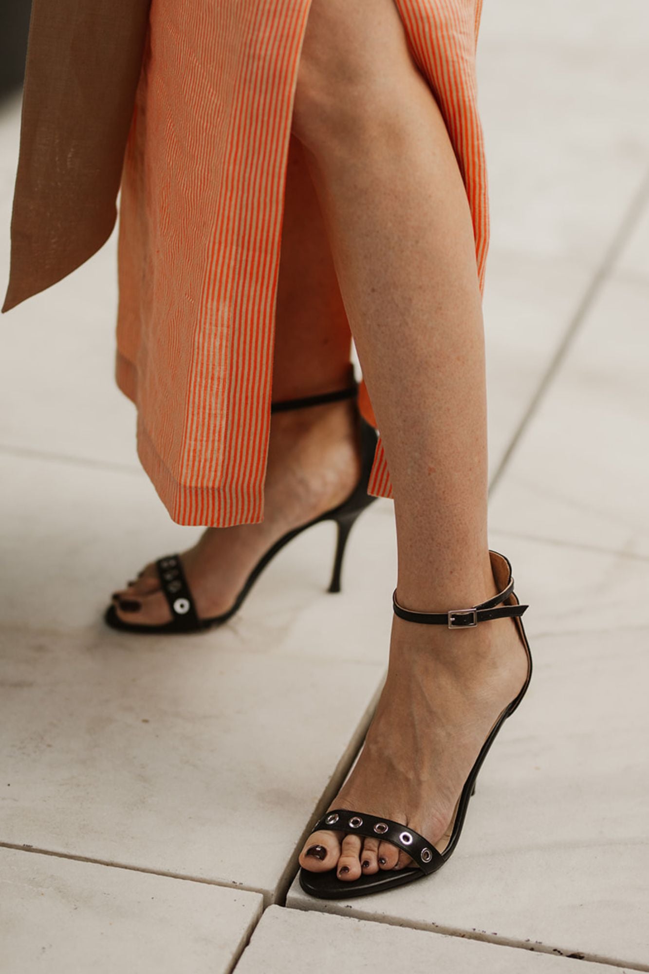 BLACK EYELETS SANDAL 9CM