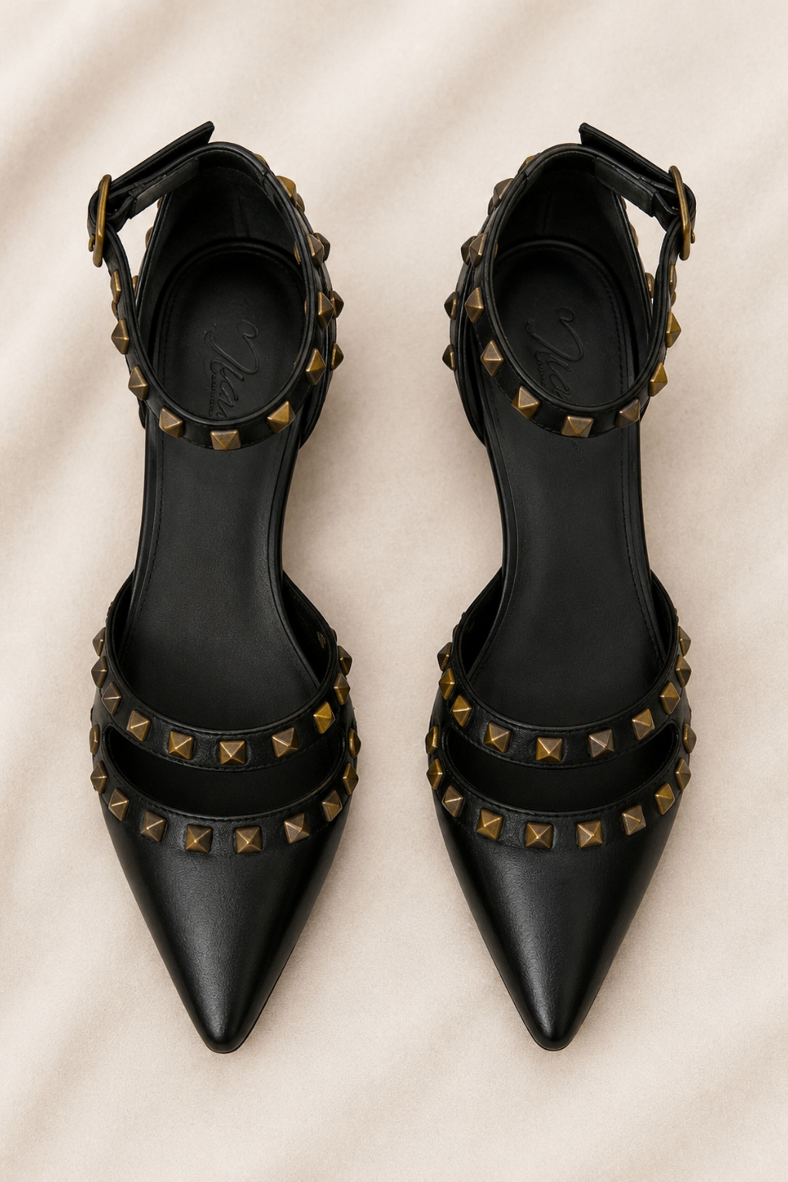 SANDALIA PIEL NEGRO TACHAS SS