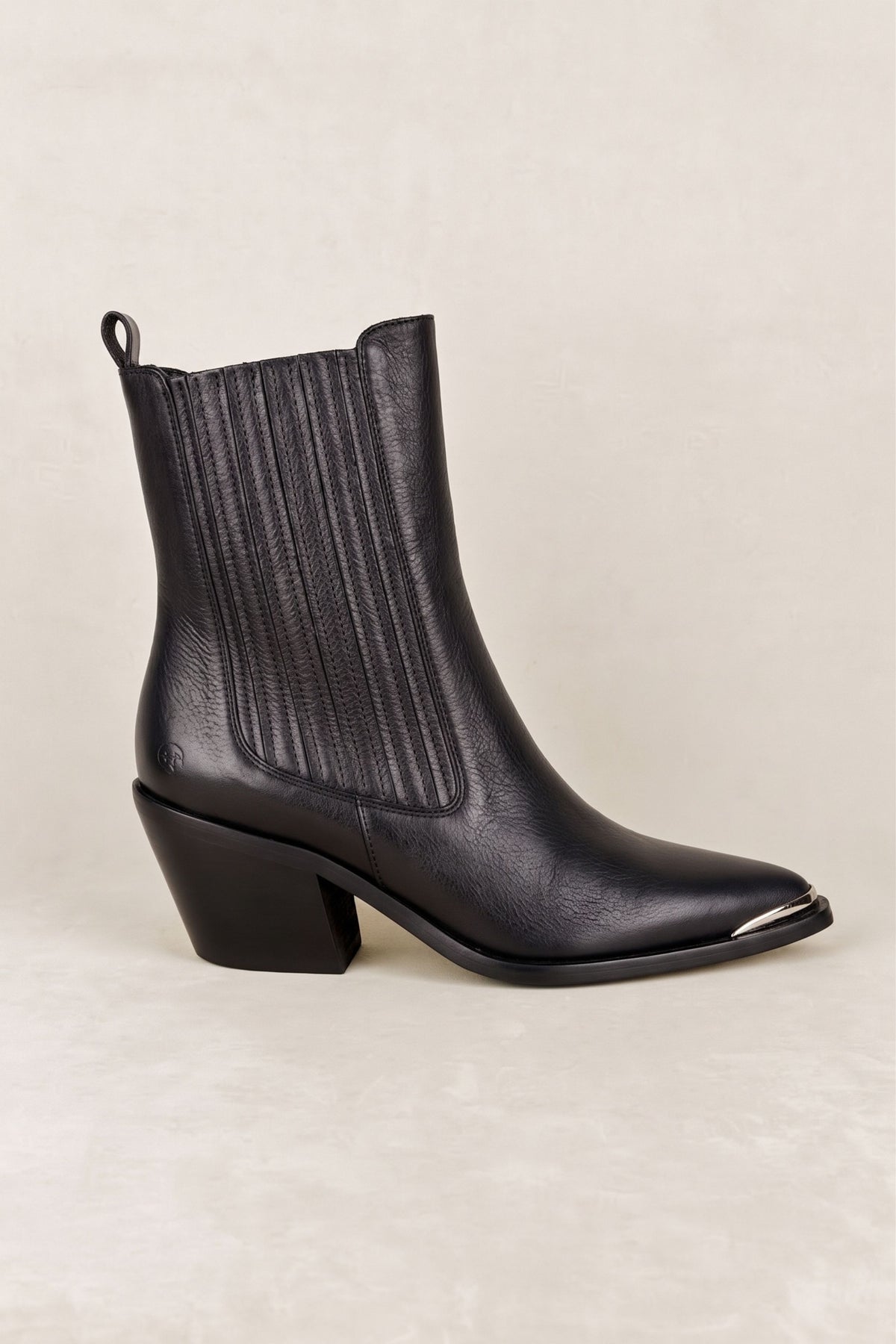 BOTA VELA PUNTERA NEGRA 7CM