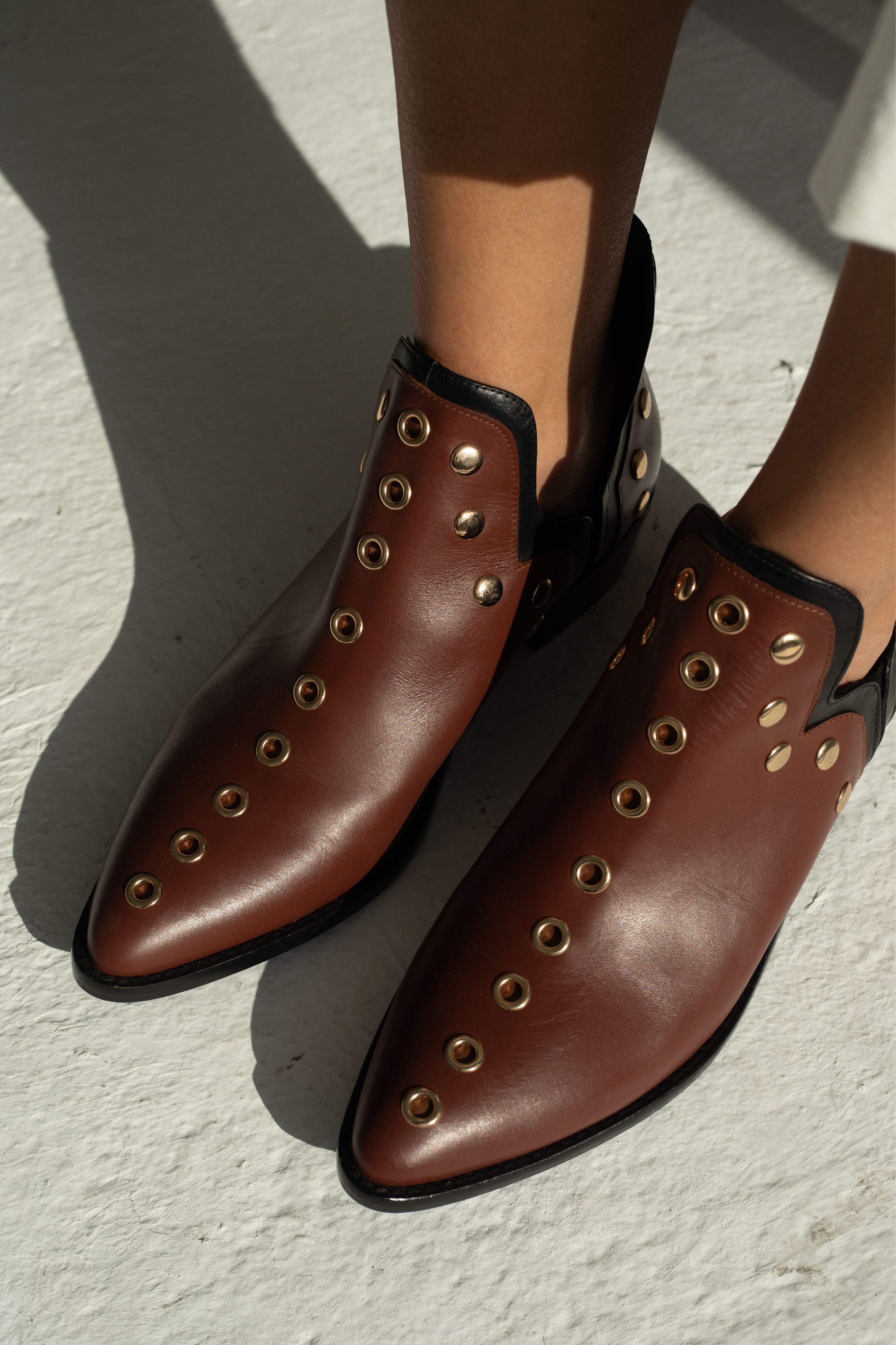 PUNKY BOOTS AVELLANA TACHAS ORO 4CM