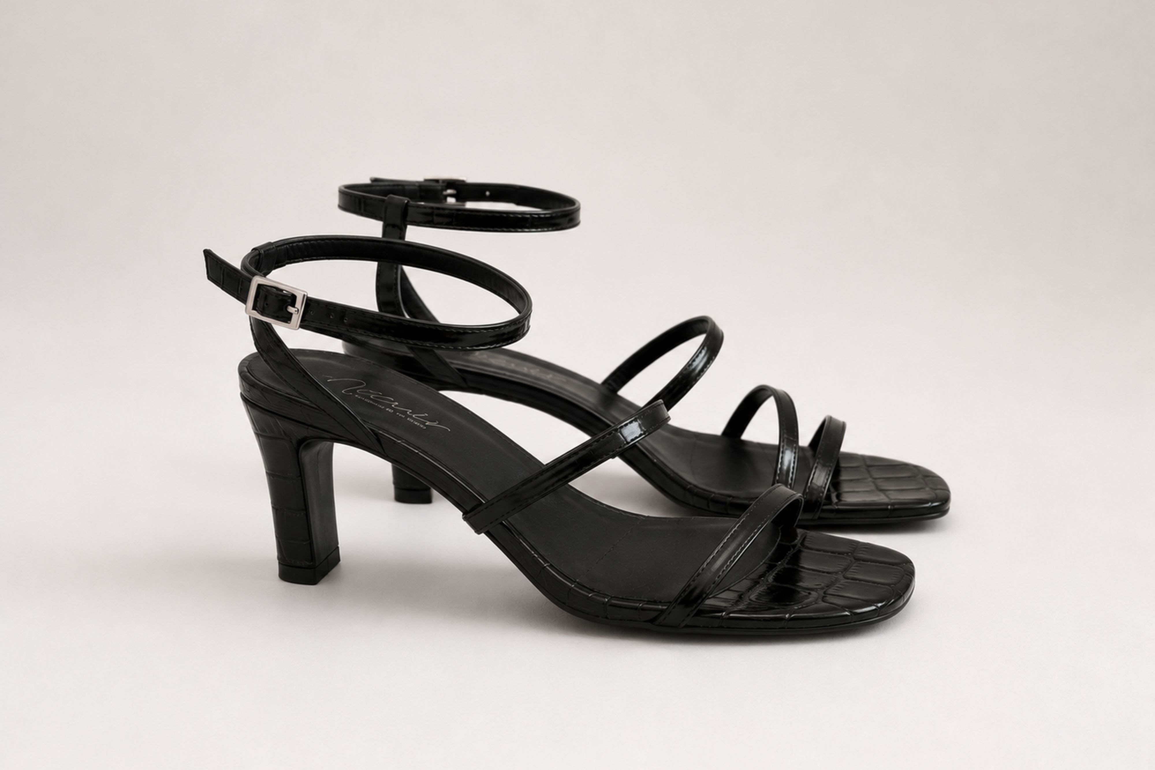 TACÓN PIEL COCO NEGRO TIRAS SS