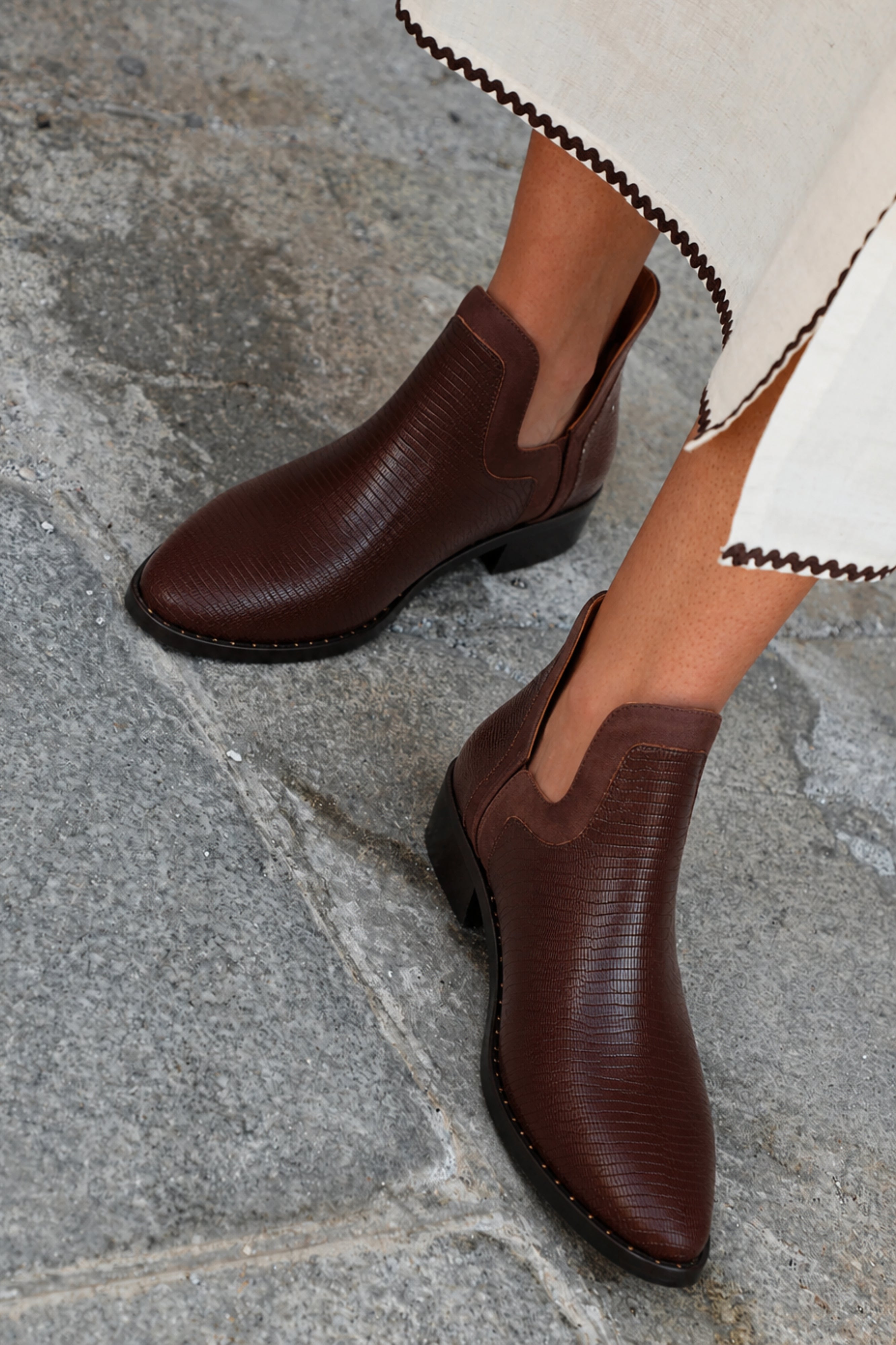 SABELA ANKLE BOOT TEJUS CARAMEL 4CM