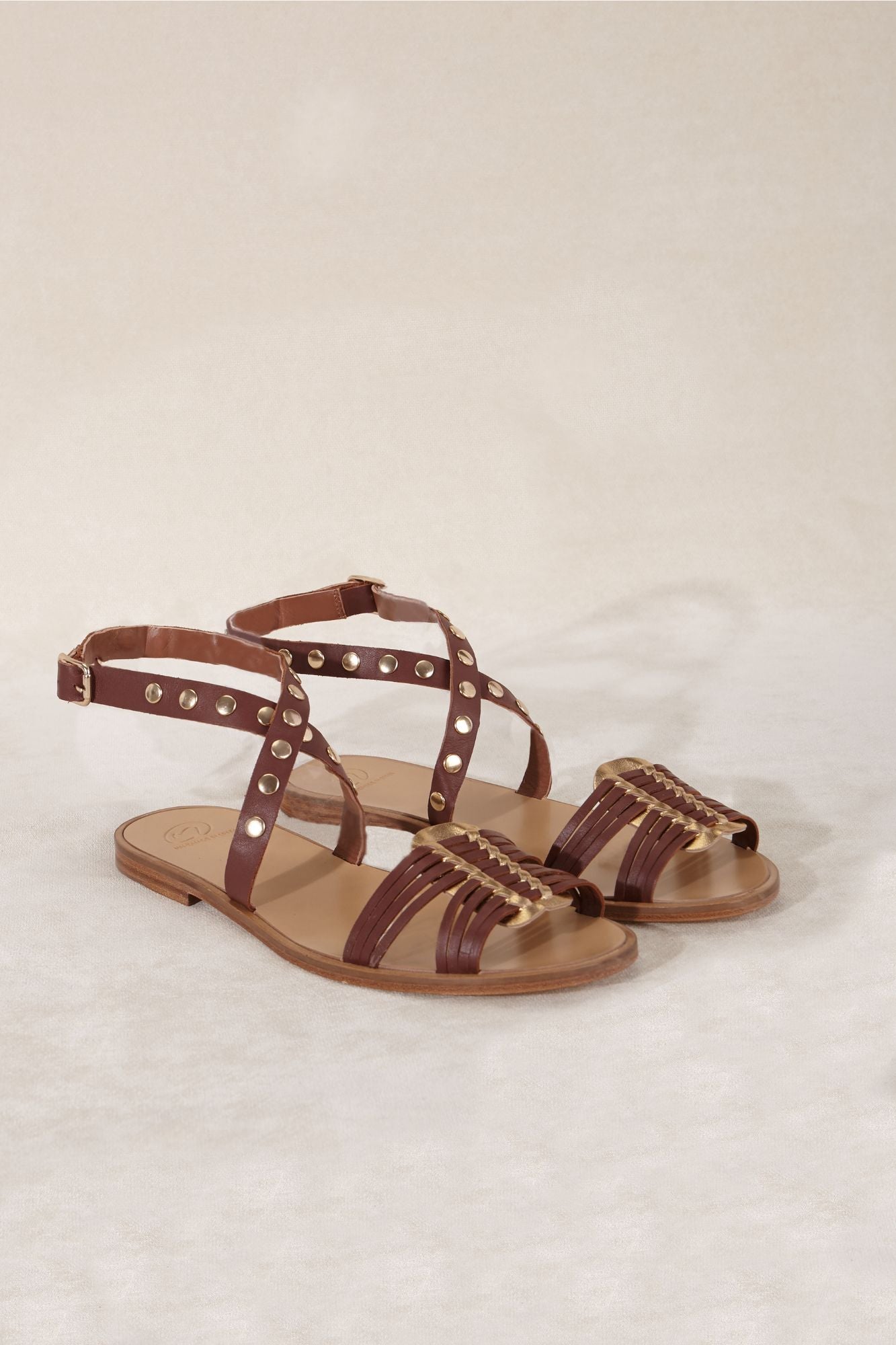 SANDALE EN CUIR D'ARGILE