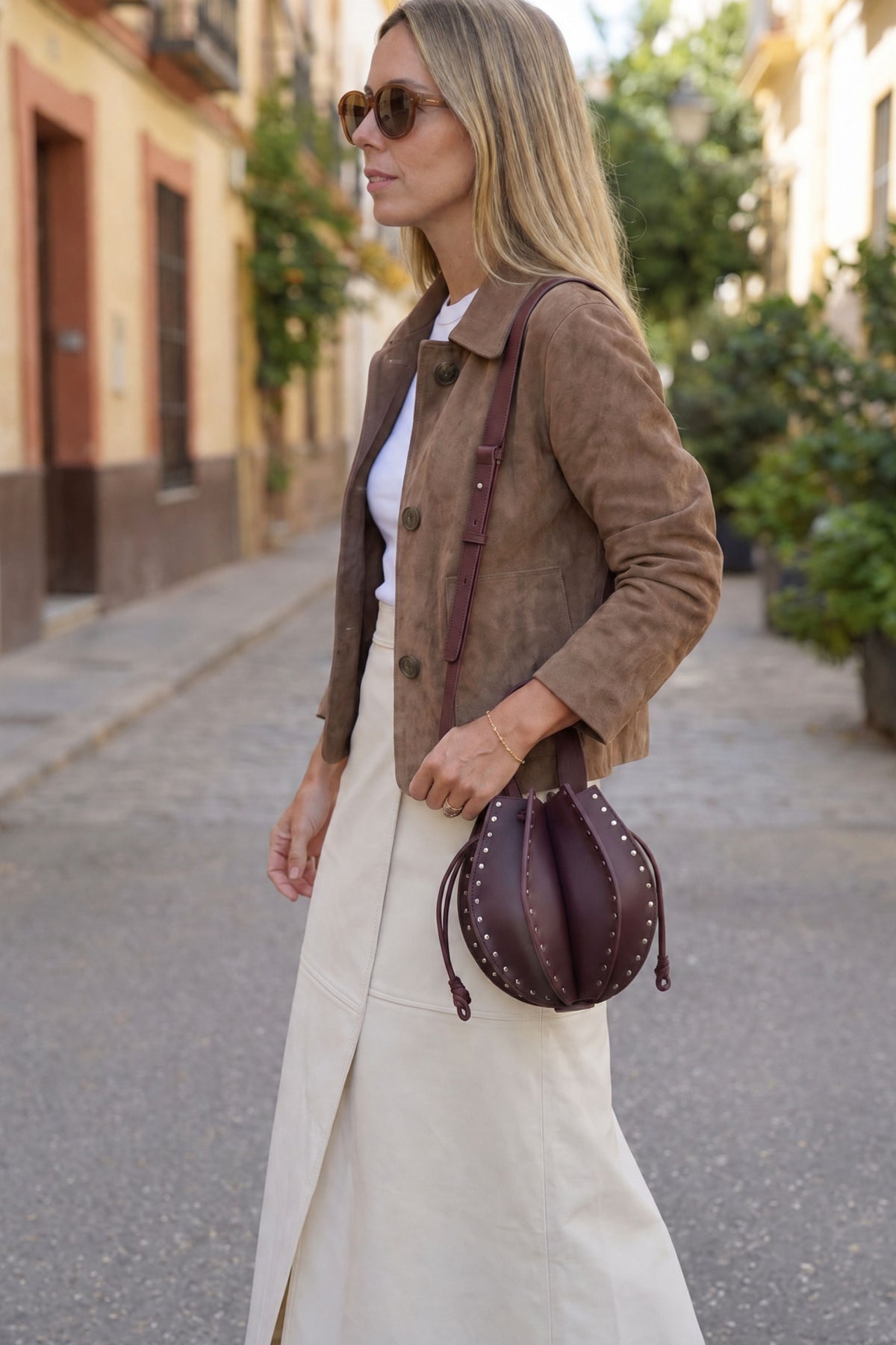 BOLSO FOLDA TACHAS BURDEOS