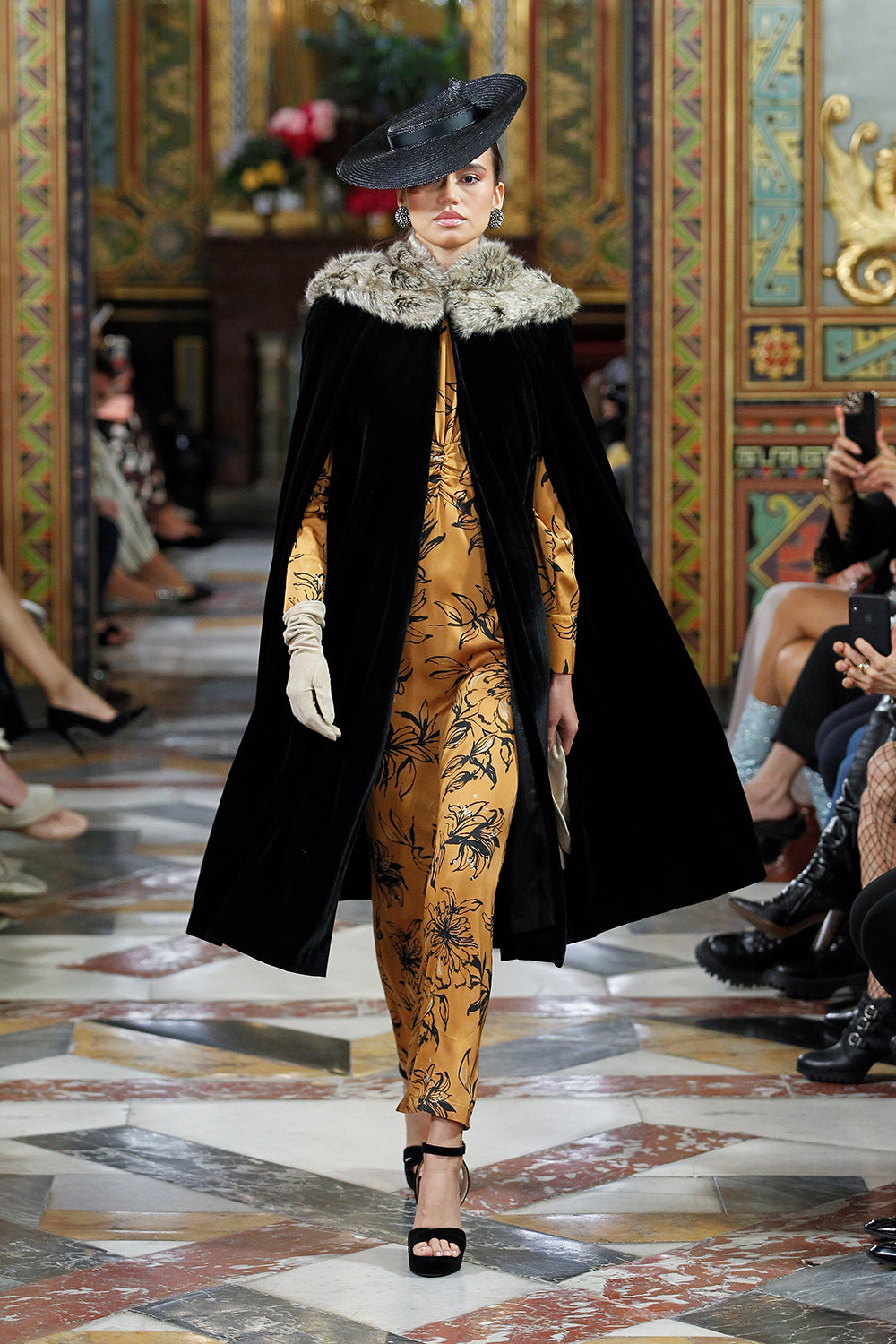 CORINTIA TERCIOPELO NEGRO 11.5CM