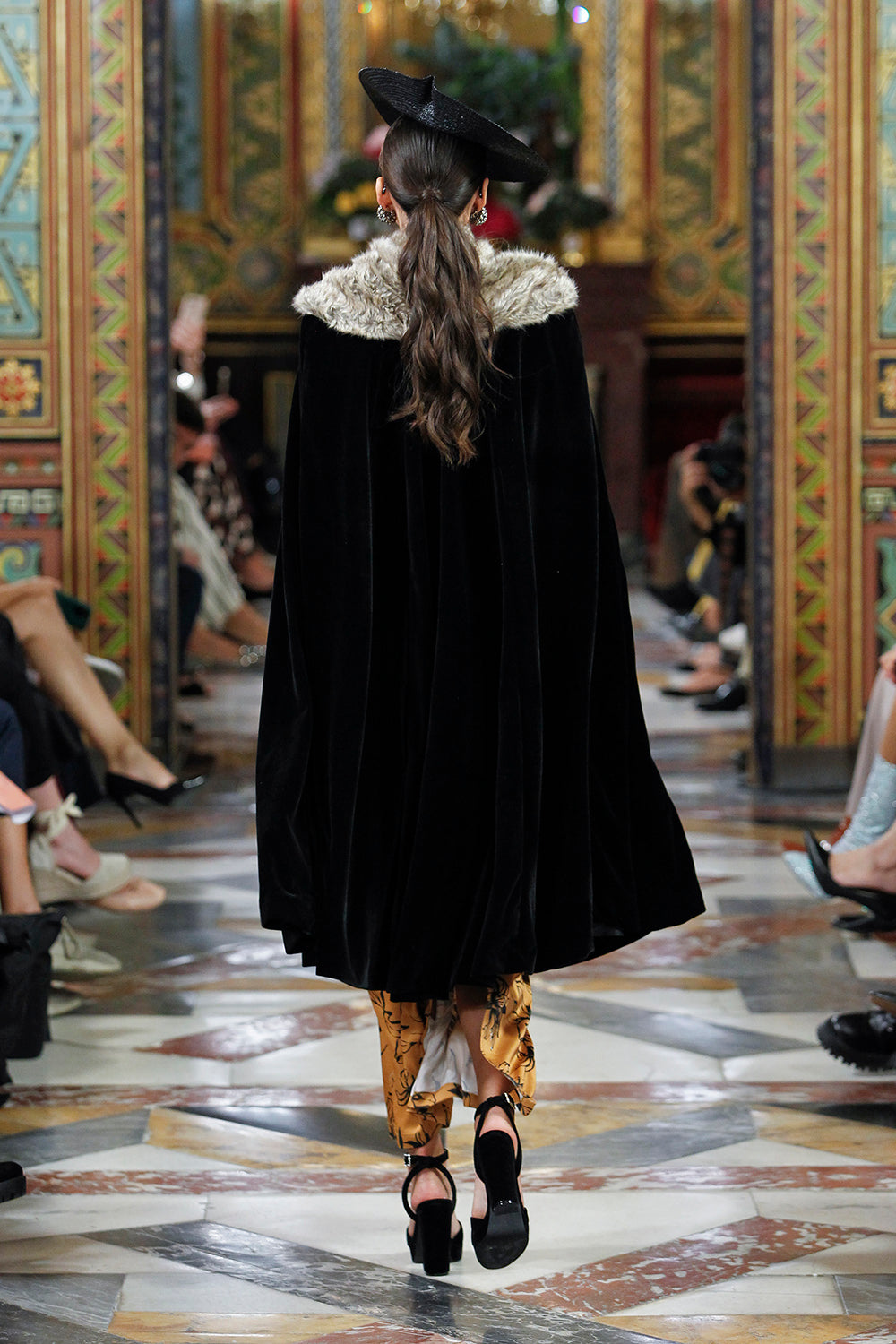 CORINTIA TERCIOPELO NEGRO 11.5CM