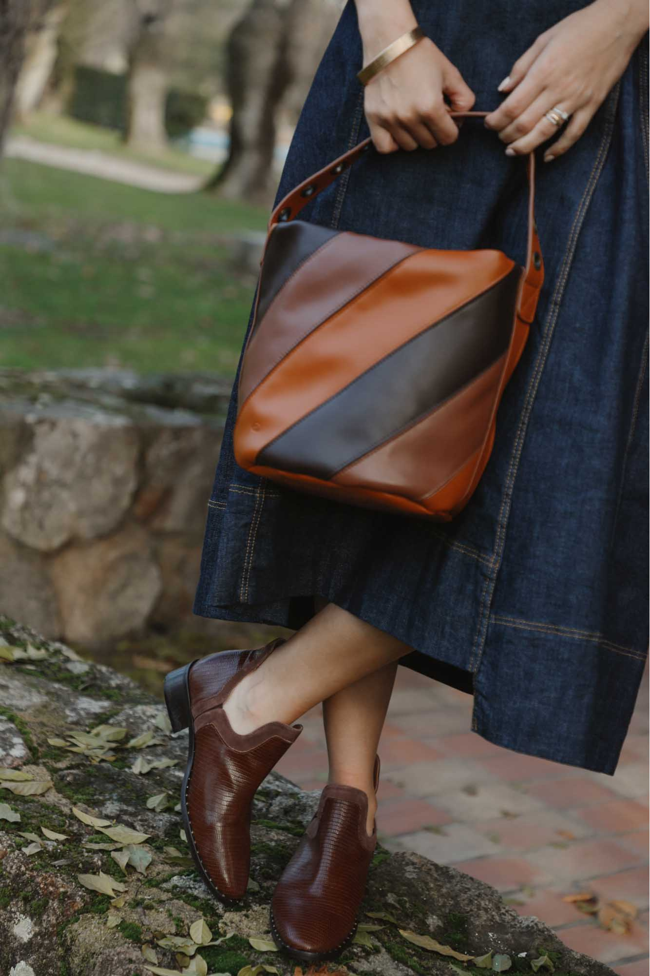 BOLSO BUCKET COMBINADO CUERO