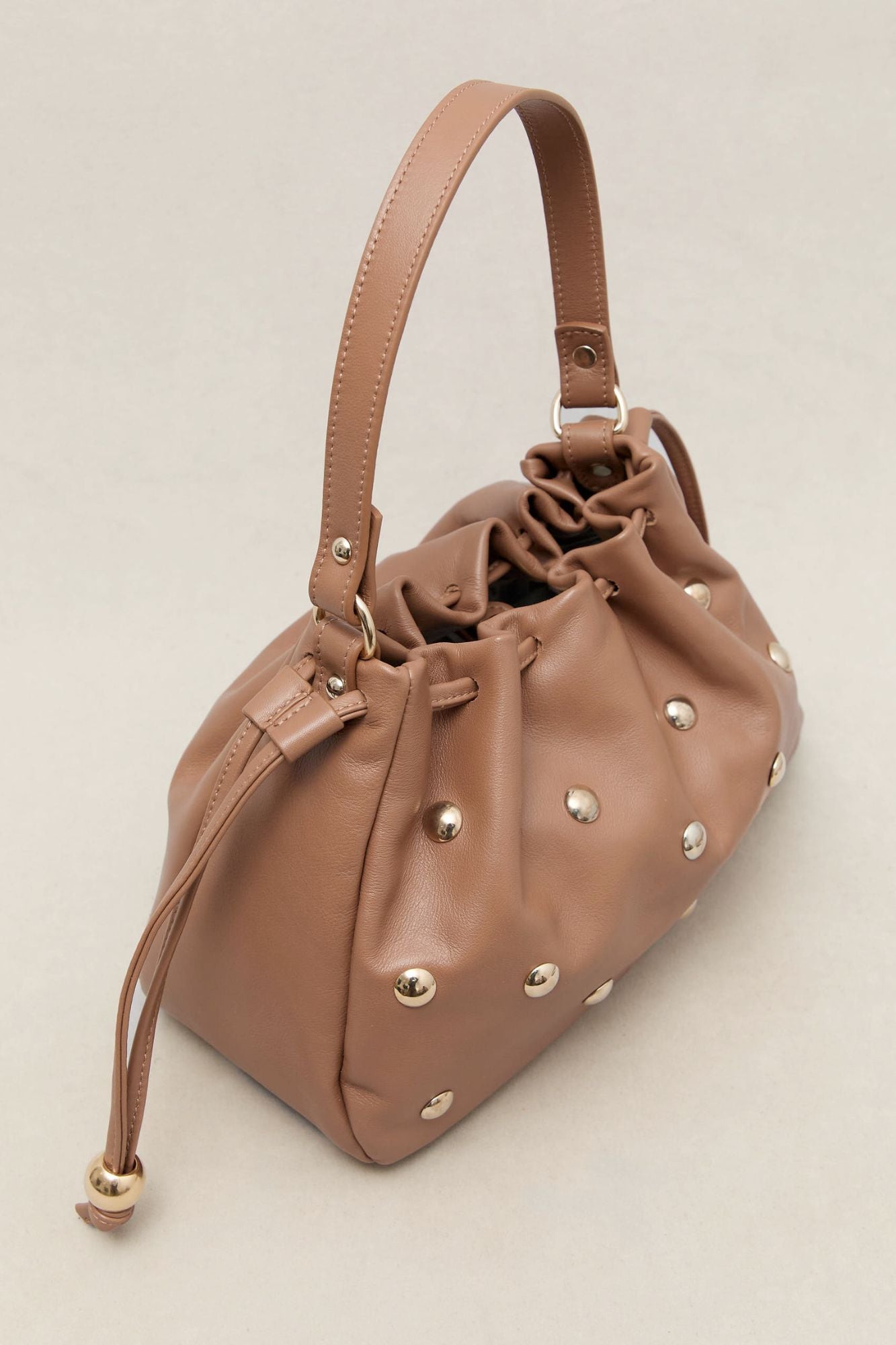 BOLSO BOMBONERA TACHAS CARAMELO