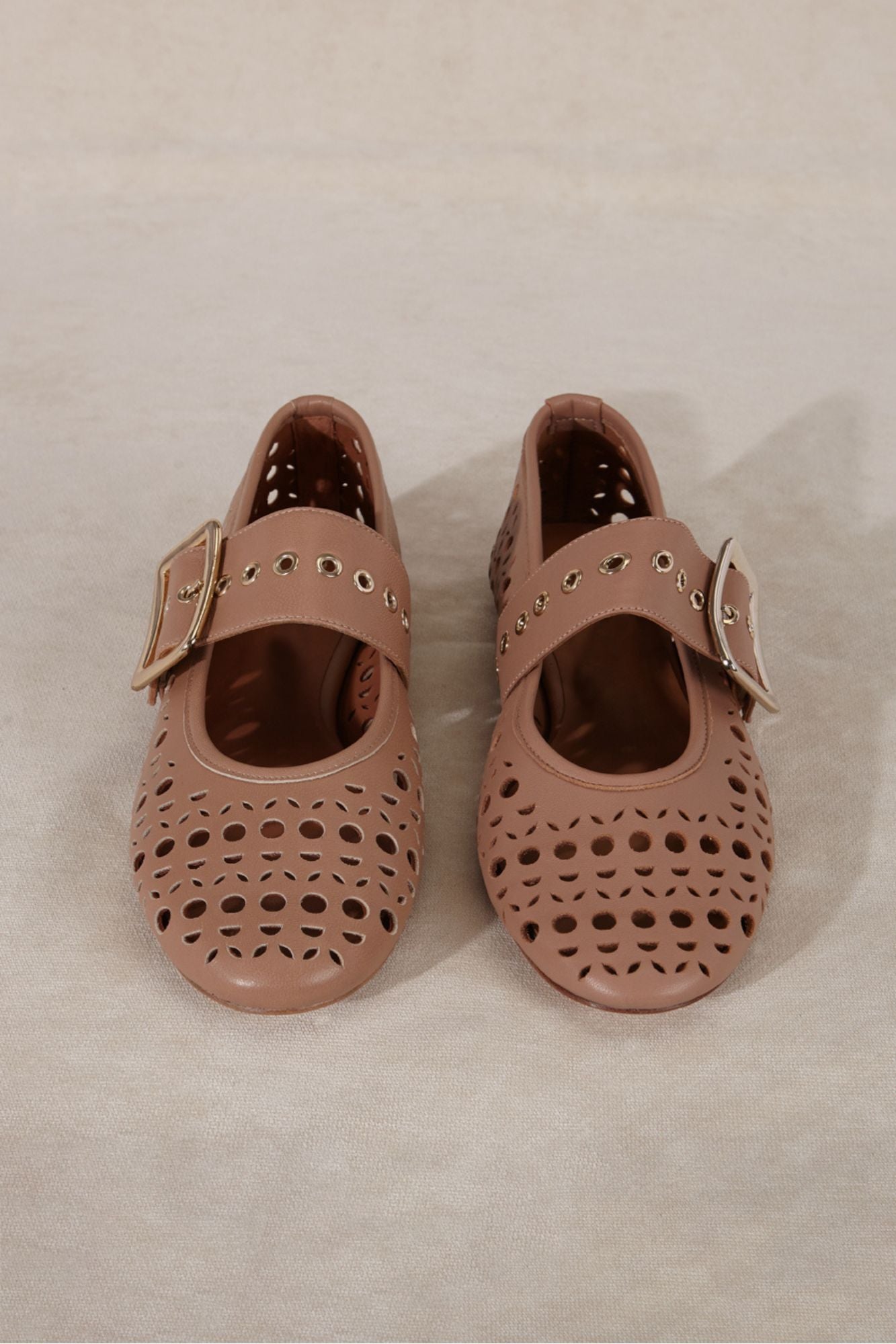 Ballerinas with buckle in leather color latte