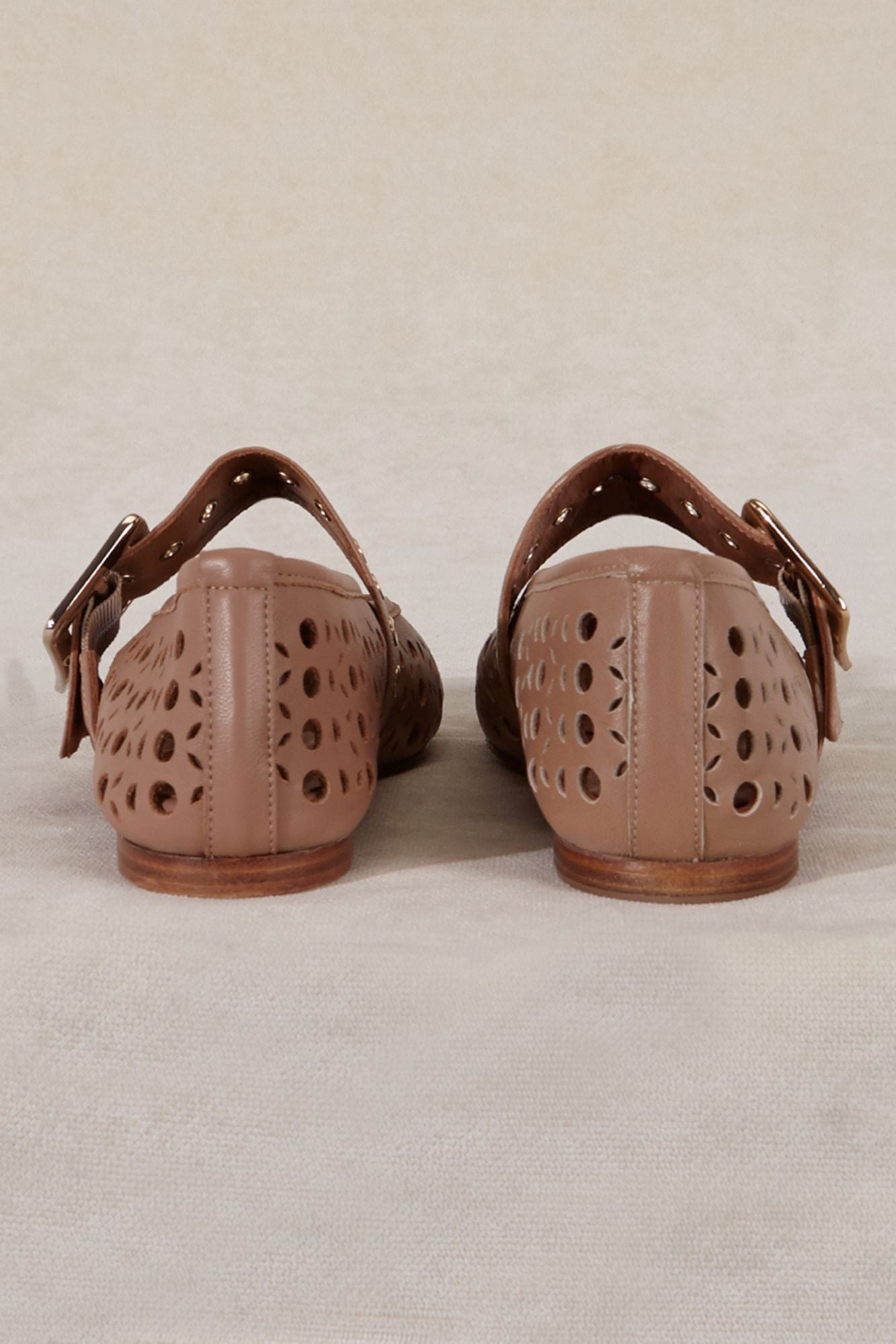 Women's leather shoes in pink beige color