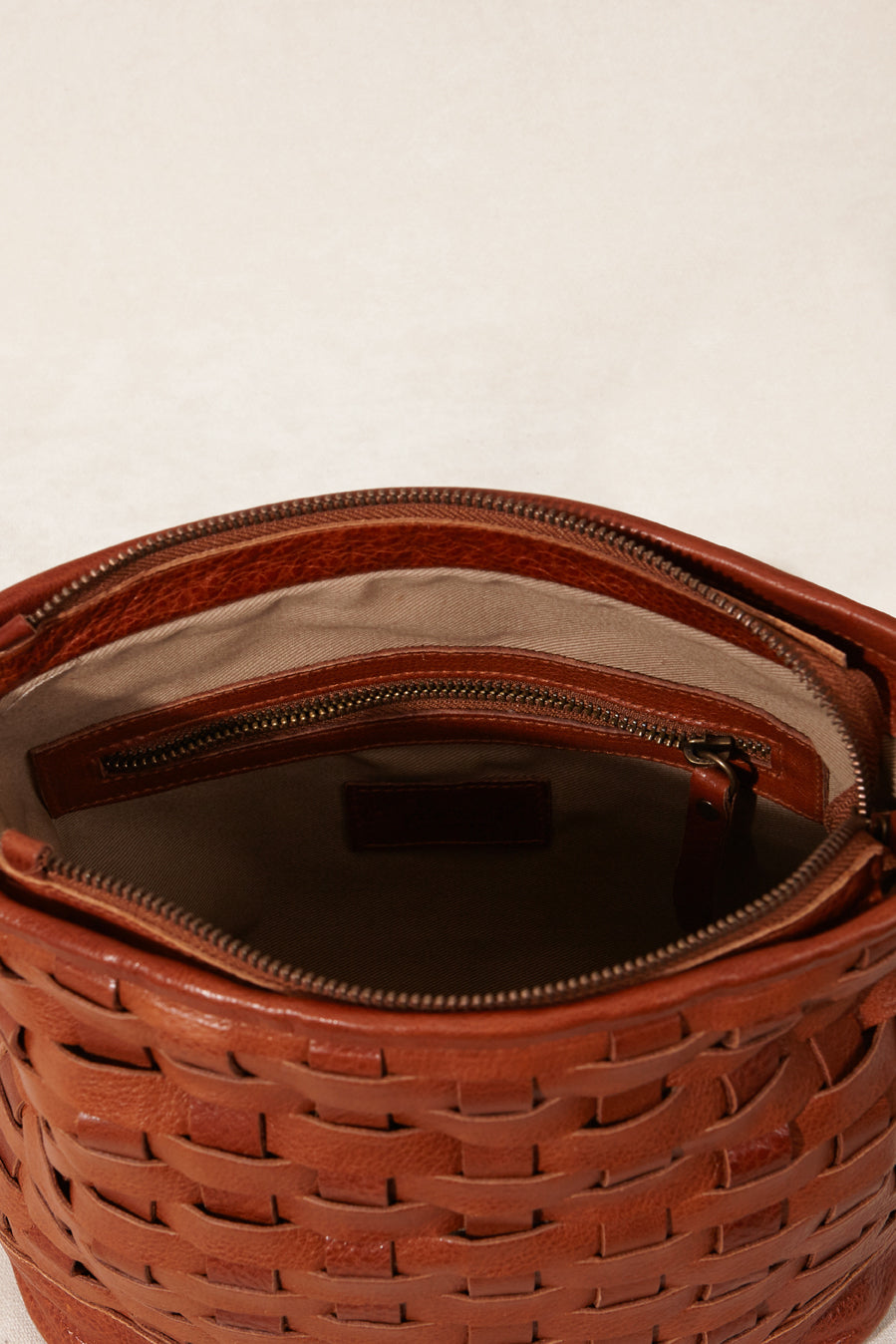 BOLSO TRENZADO FREDA CUERO
