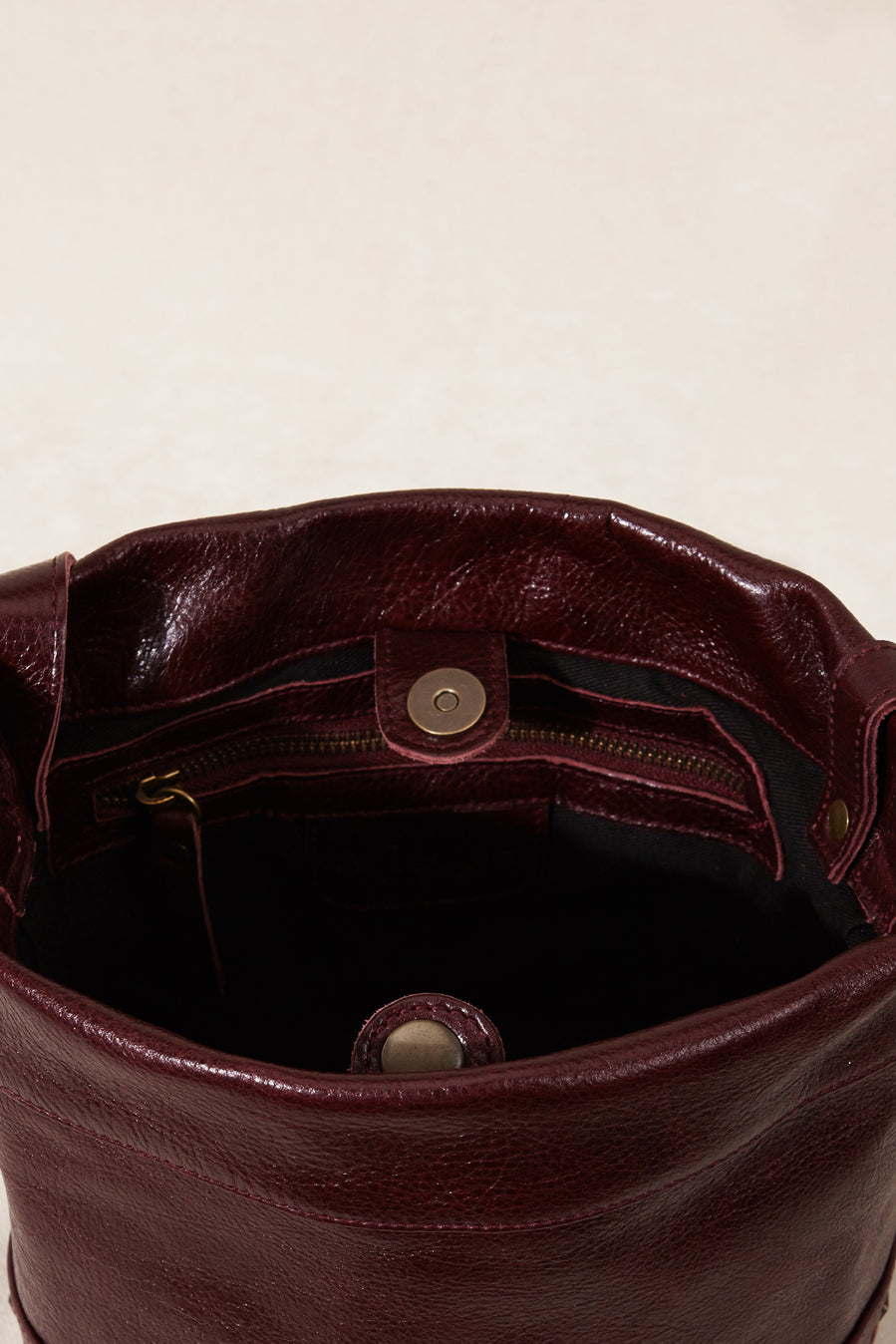 BURGUNDY MINI BUCKET BAG