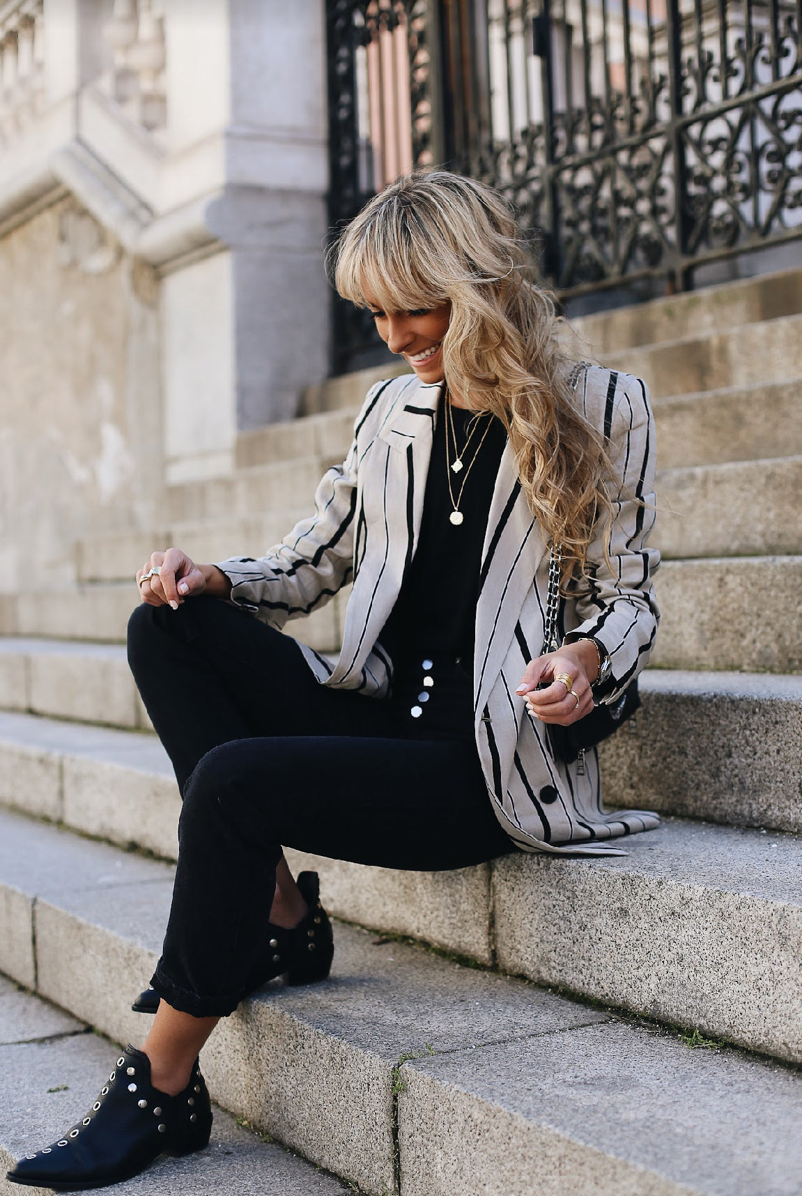 PUNKY BOOTS NEGRAS TACHAS PLATA 4CM