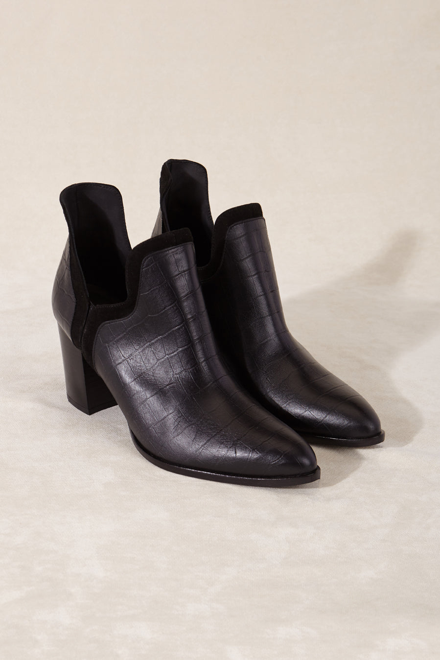 Botines negros de piel efecto cocodrilo