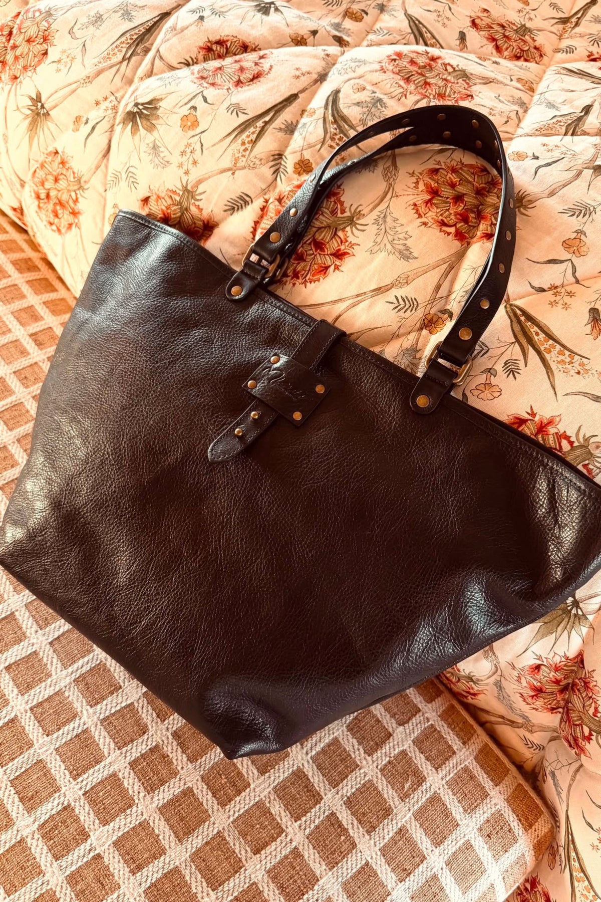 BLACK BASKET