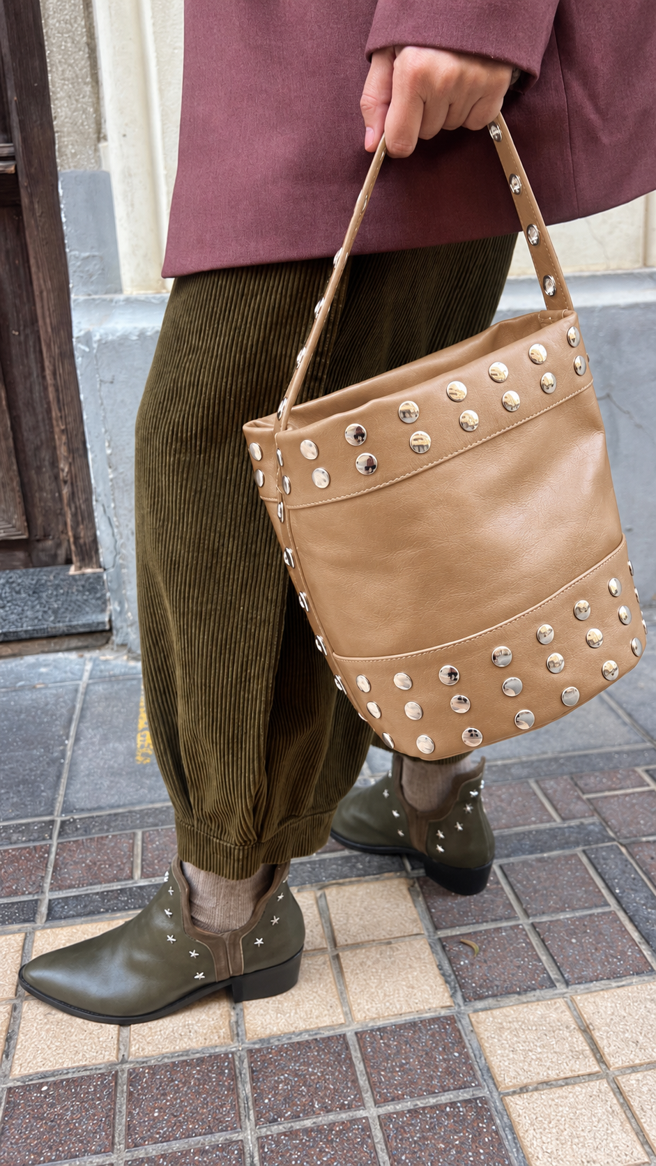 LATTE STUDDED MINI BUCKET BAG