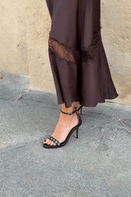 BLACK EYELETS SANDAL 9CM