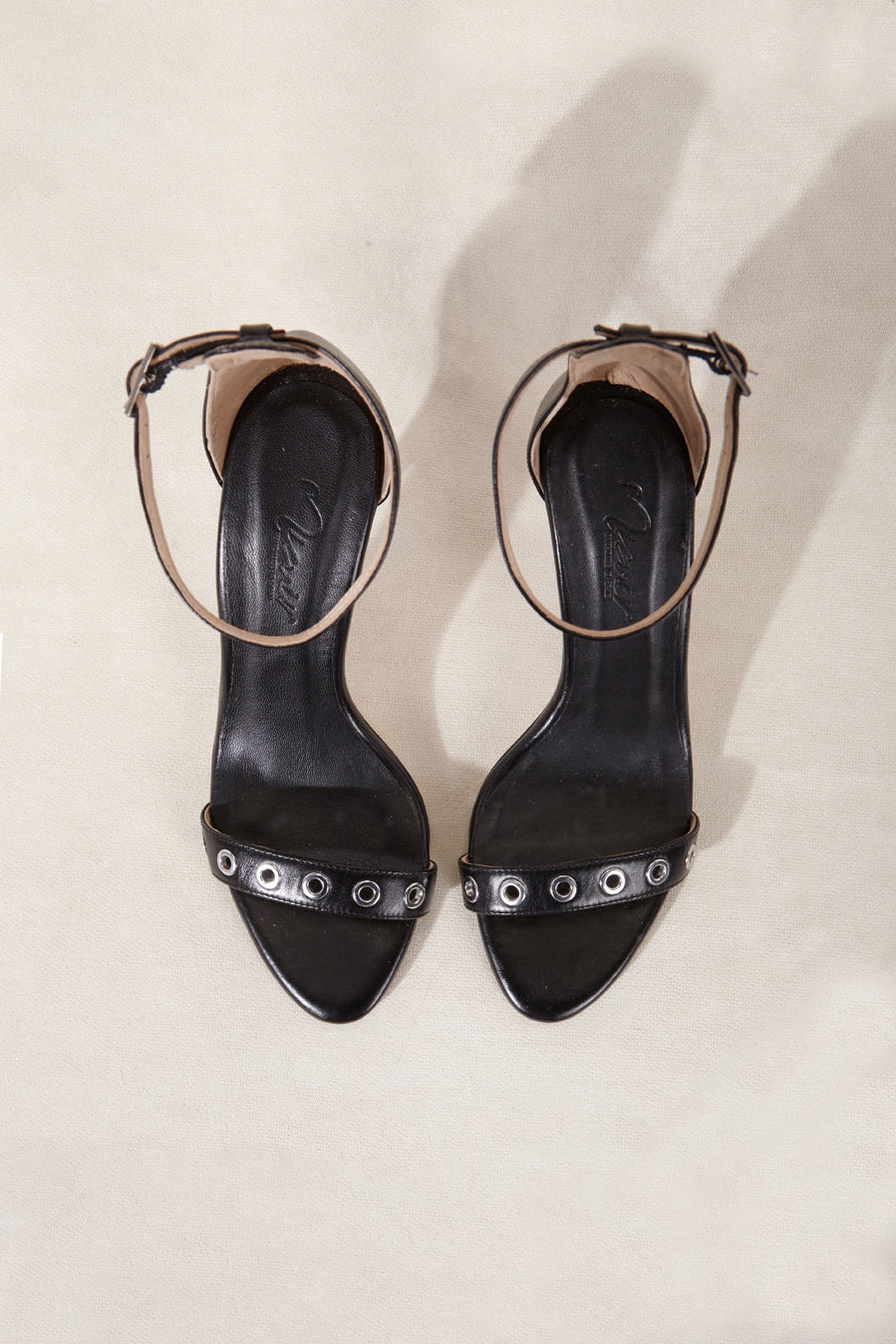 BLACK EYELETS SANDAL 9CM