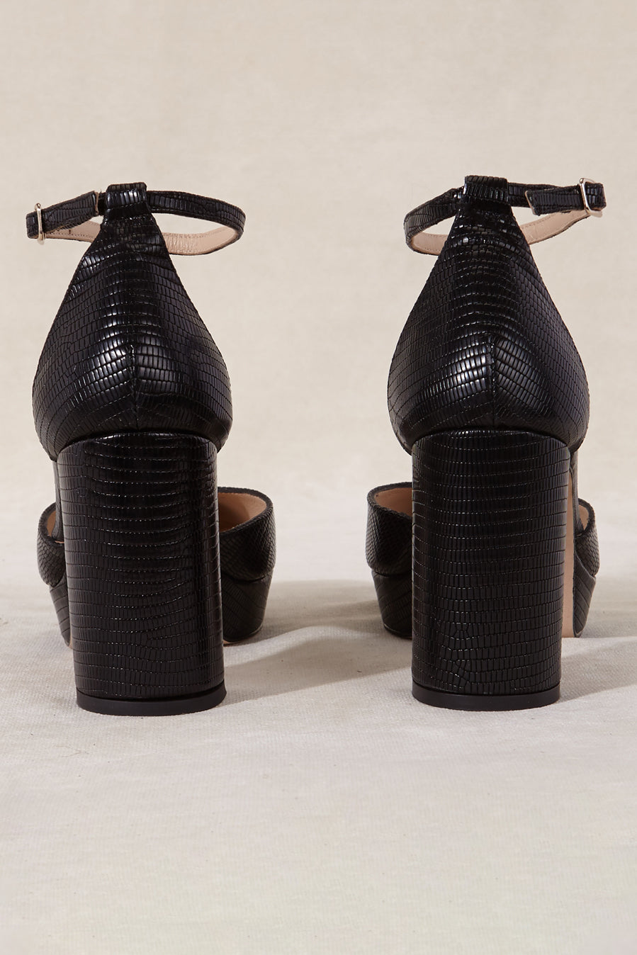 STELLA TEJUS NEGRO 9CM