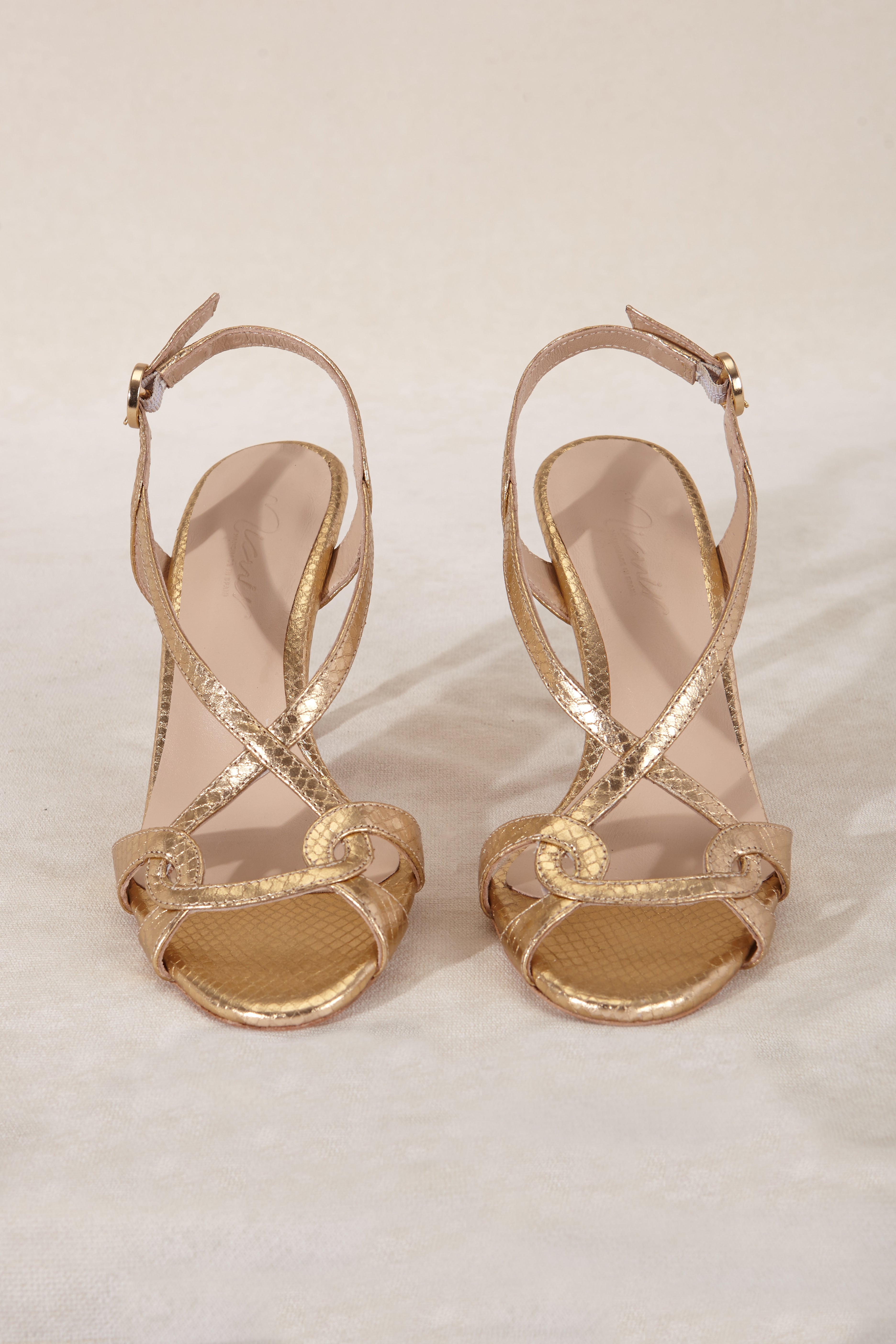 SANDALIA GADEA GRABADO ORO 9CM