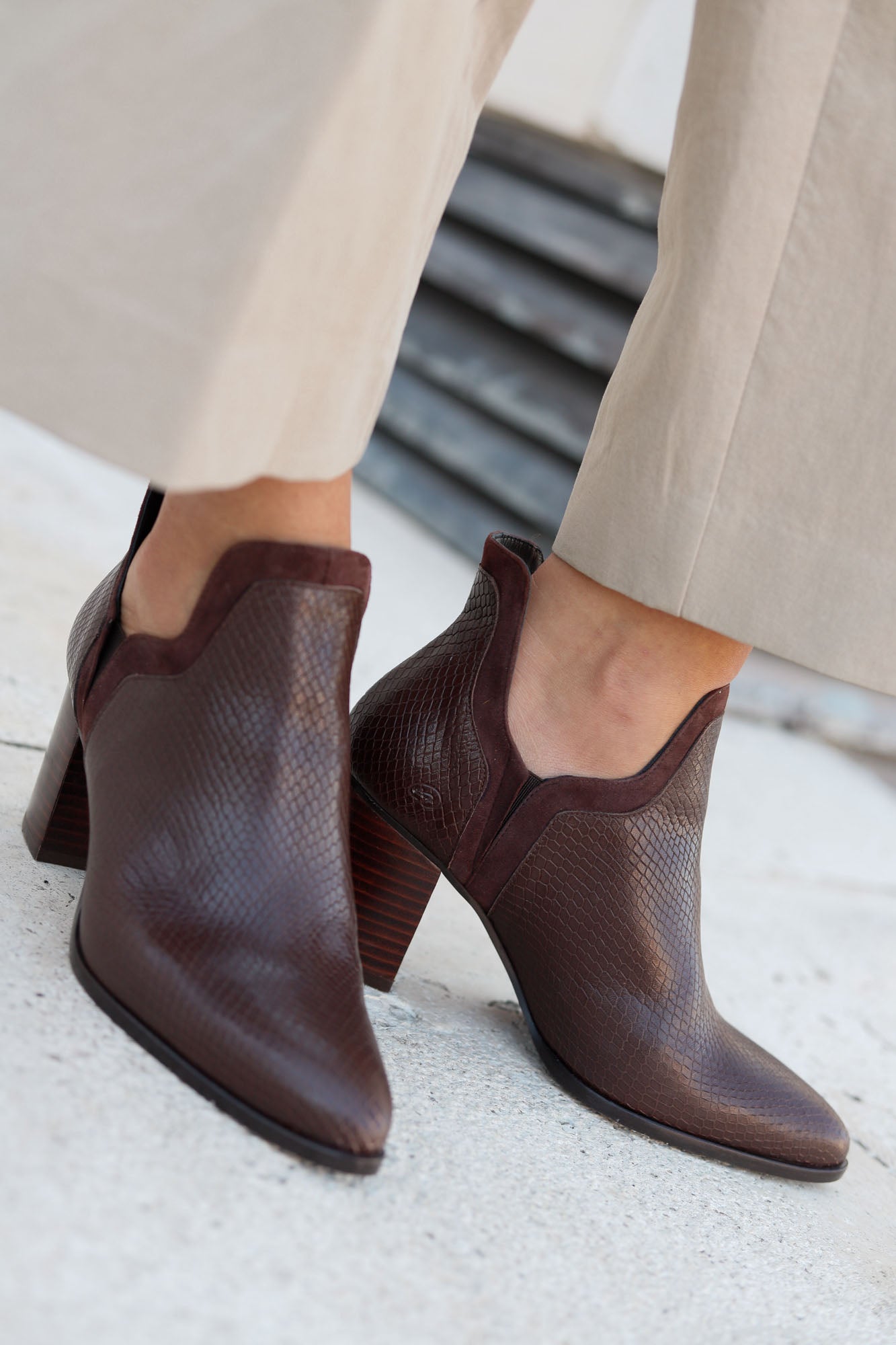 Escarpins Frida Snake en chocolat 7 cm