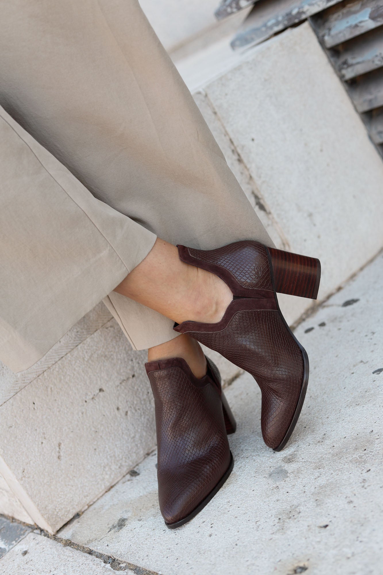 FRIDA SNAKE CHOCOLATE HEEL 7CM