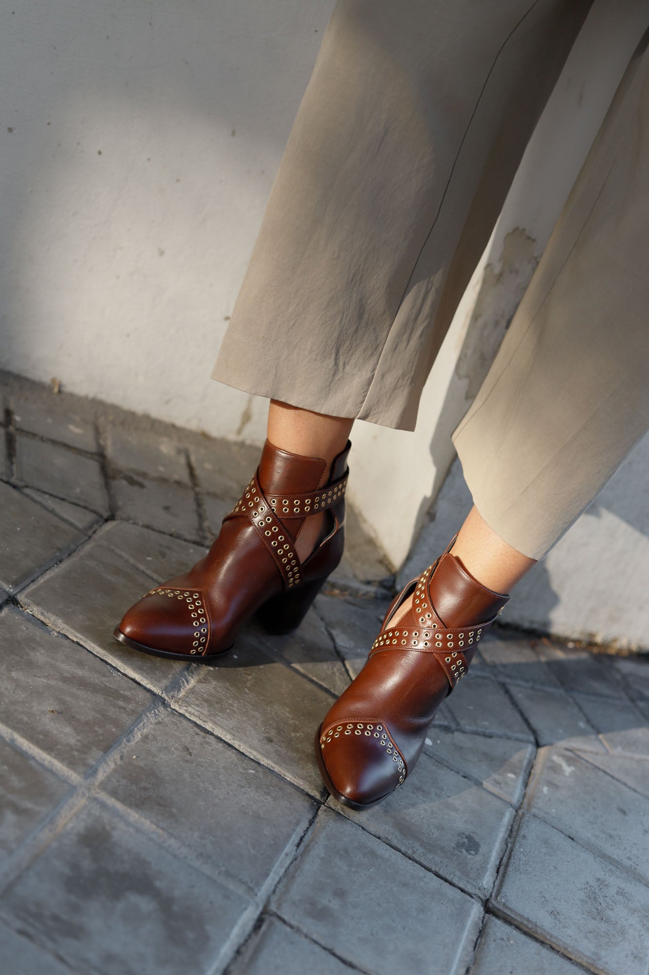 BROWN BOWIE WITH 7CM HEEL