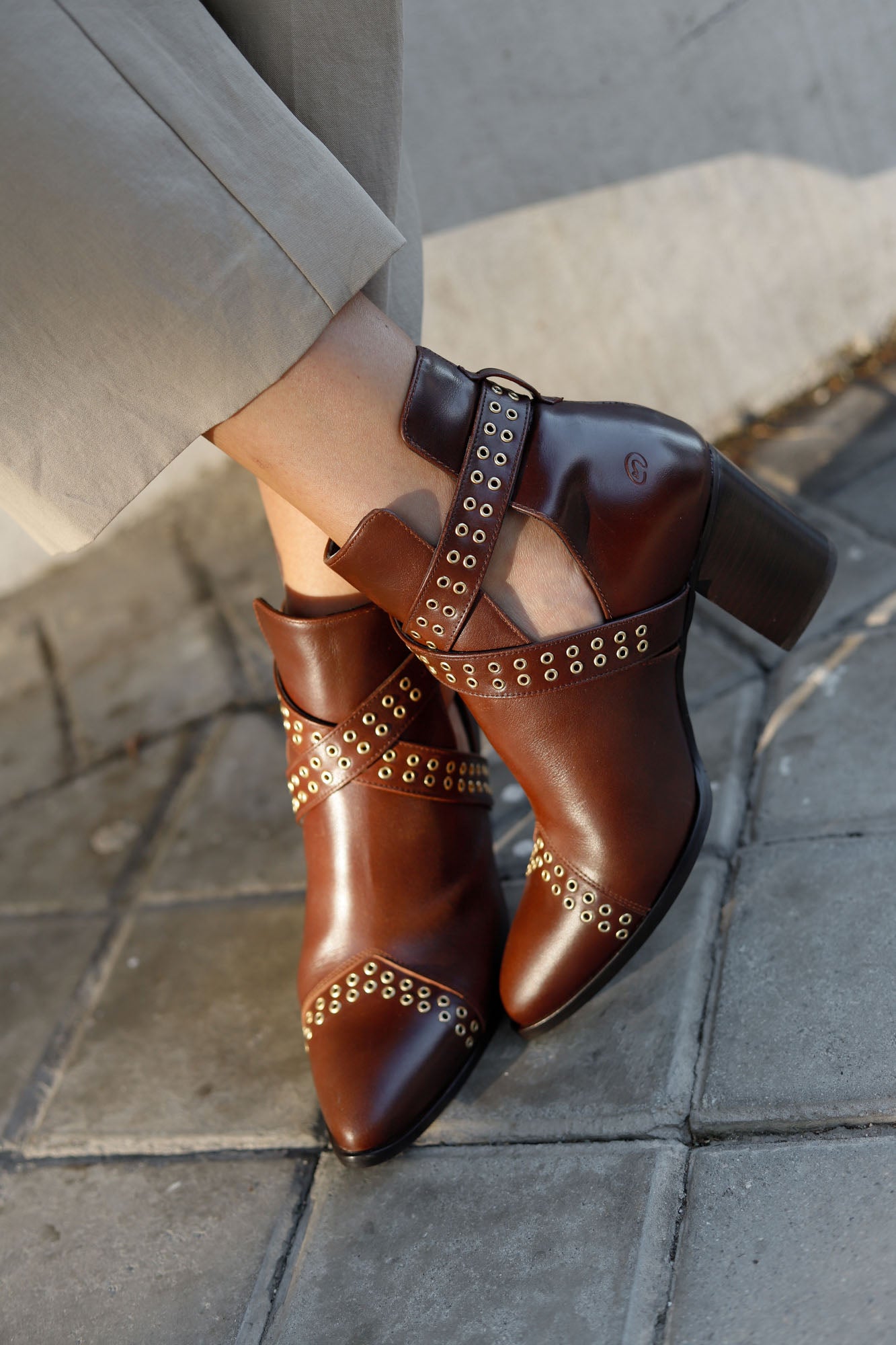 BROWN BOWIE WITH 7CM HEEL