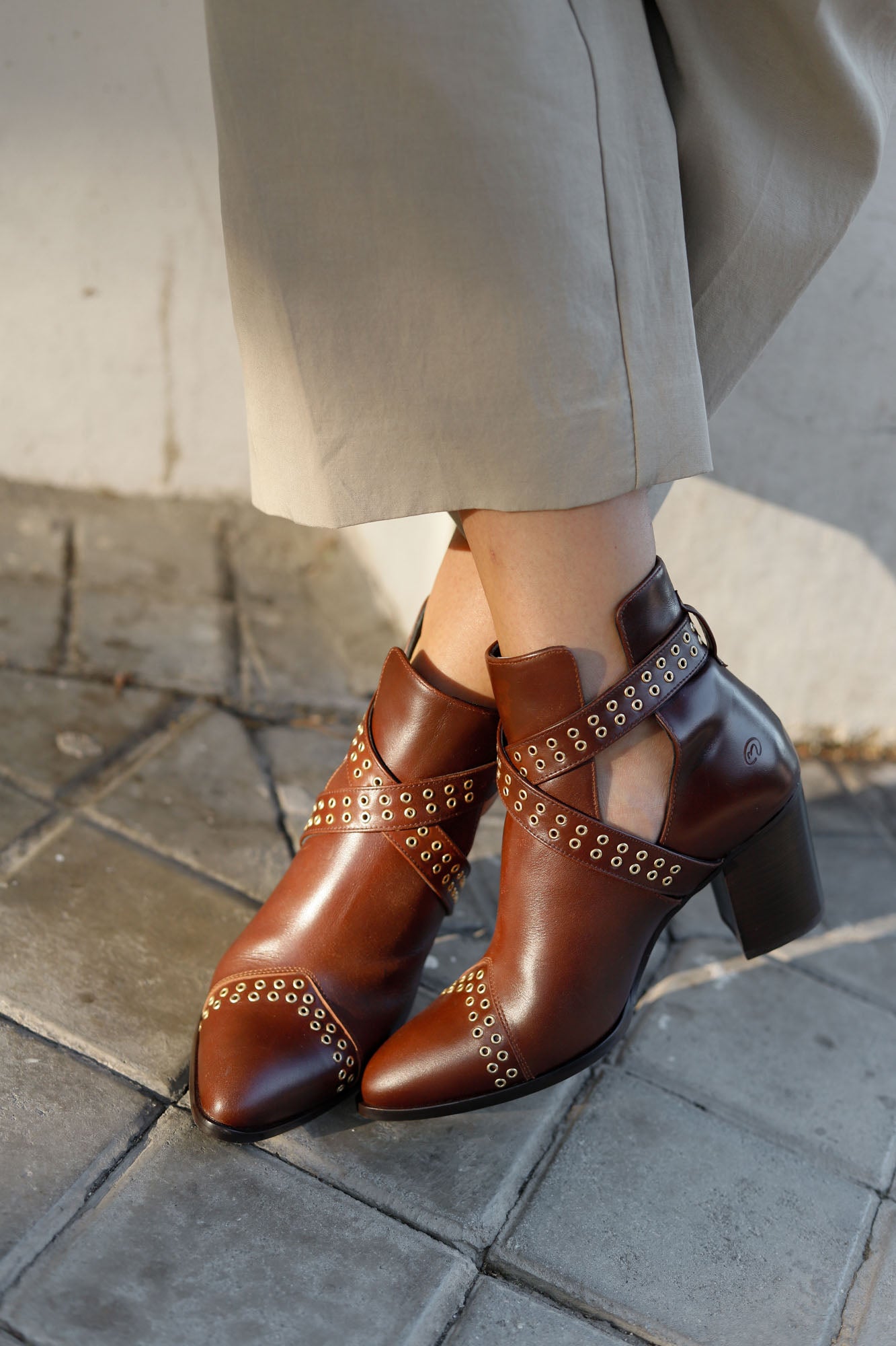 BROWN BOWIE WITH 7CM HEEL