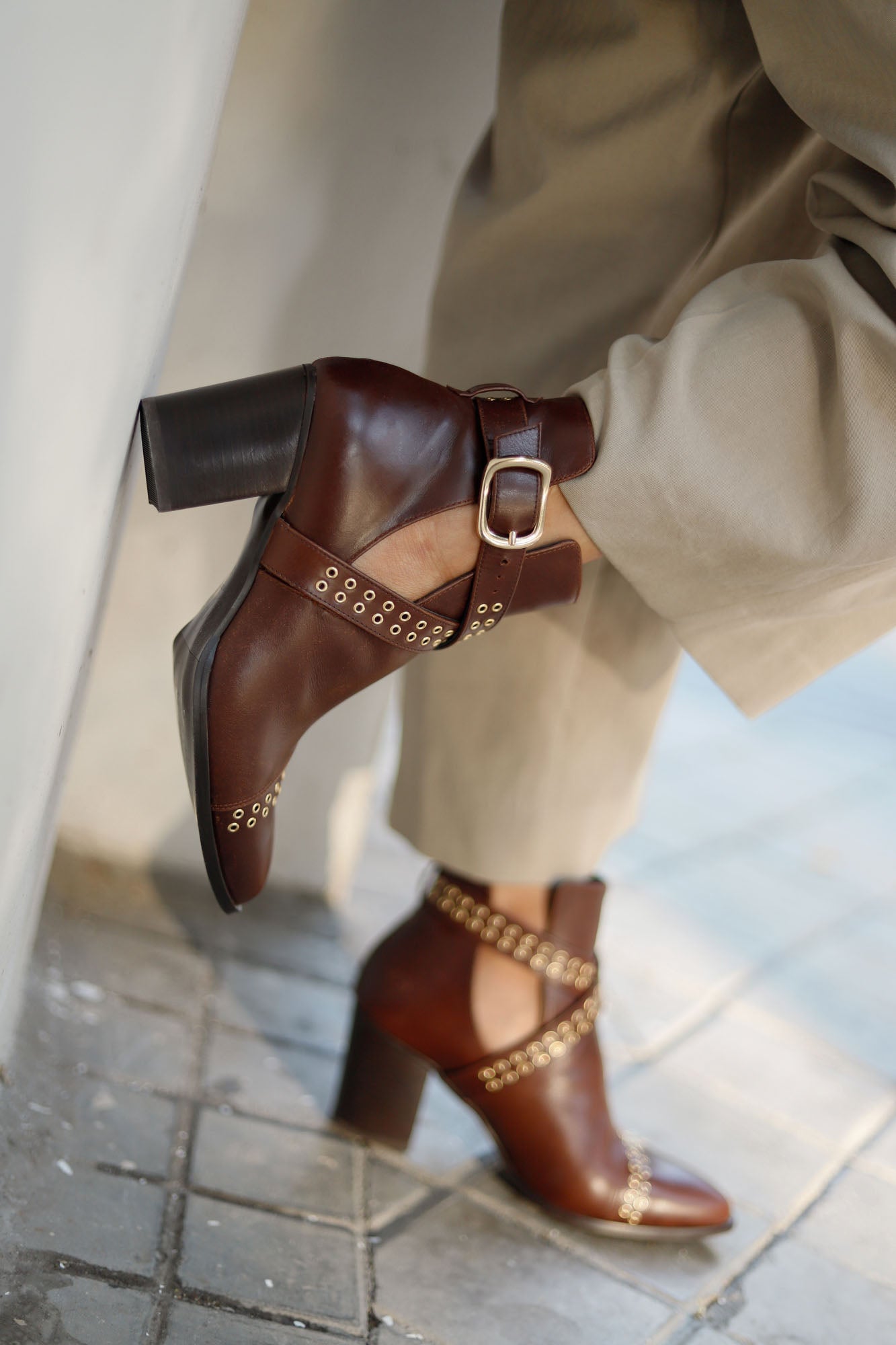 BROWN BOWIE WITH 7CM HEEL