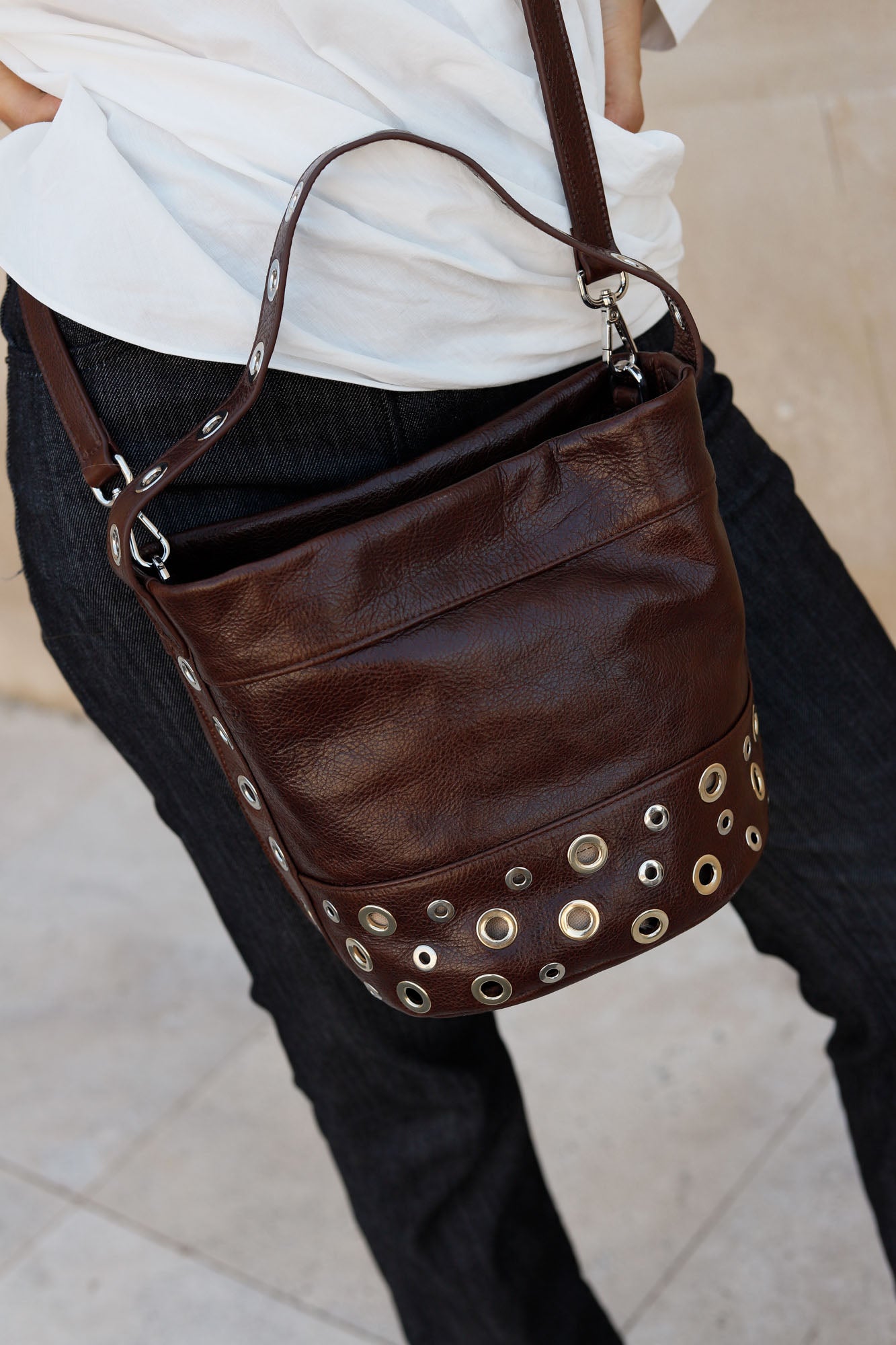 BOLSO BUCKET MINI ROCK CHOCOLATE