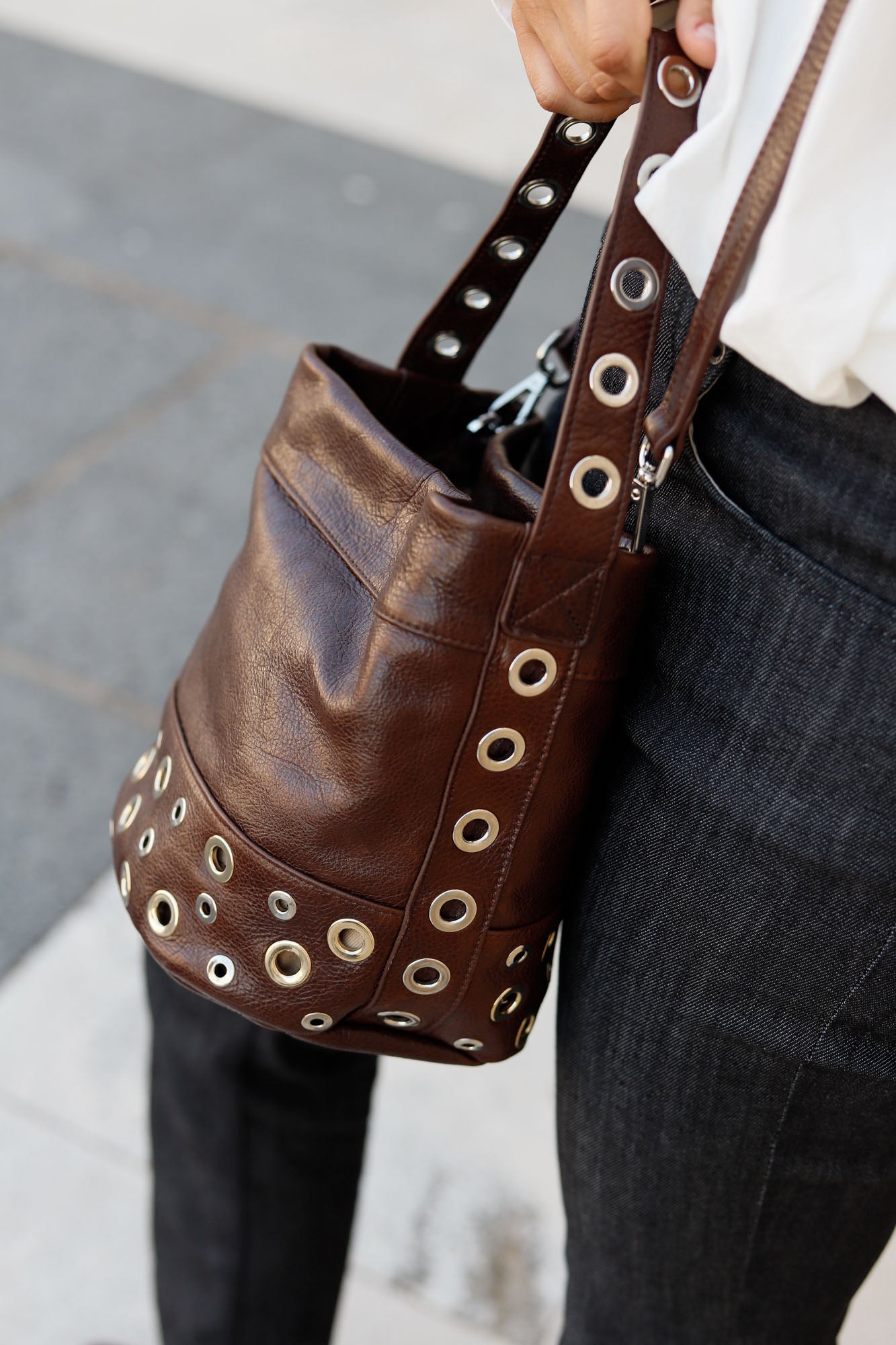 BOLSO BUCKET MINI ROCK CHOCOLATE