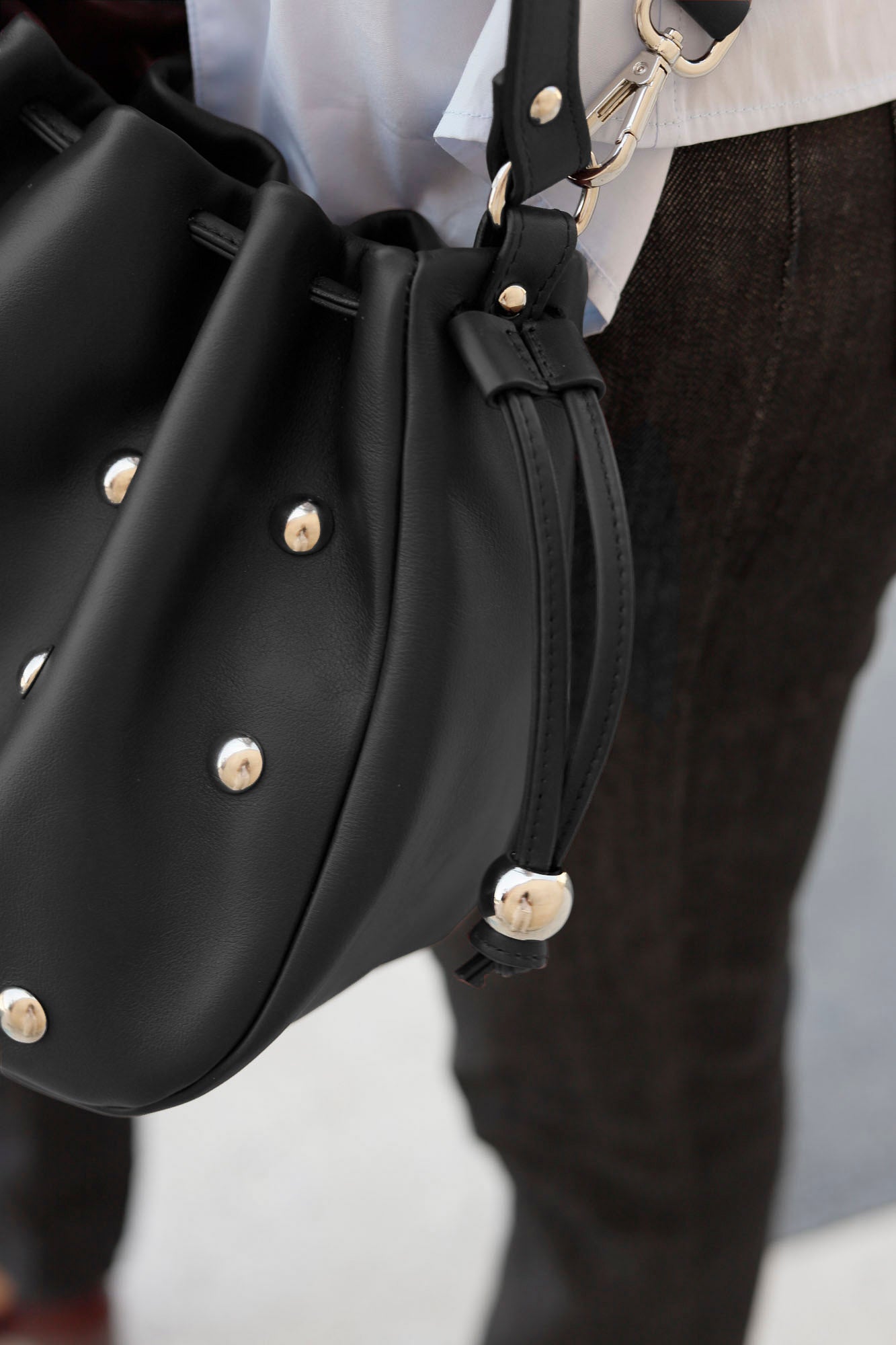BOLSO BOMBONERA TACHAS NEGRO