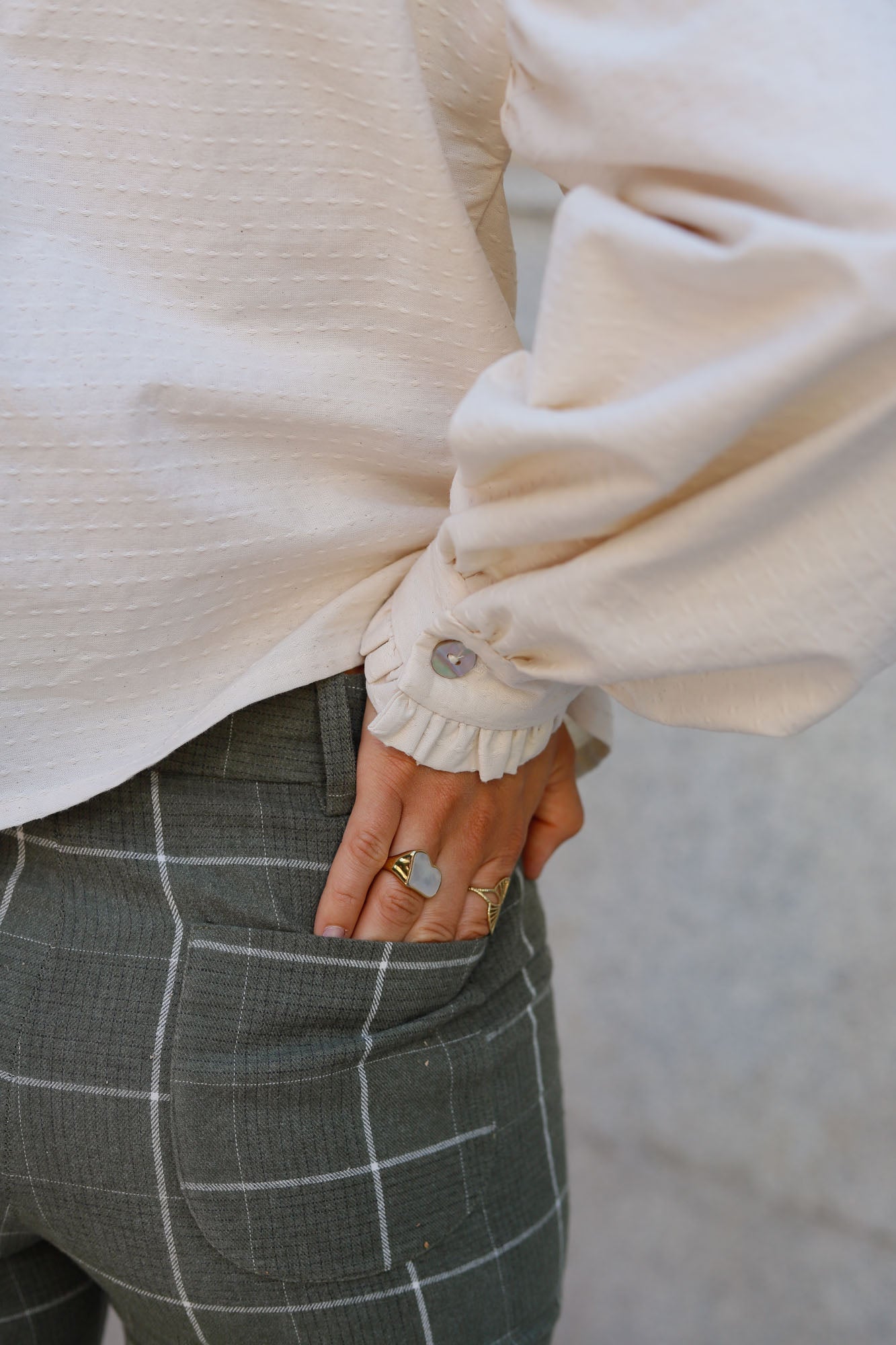 ECRU TEXTURED BOW SHIRT