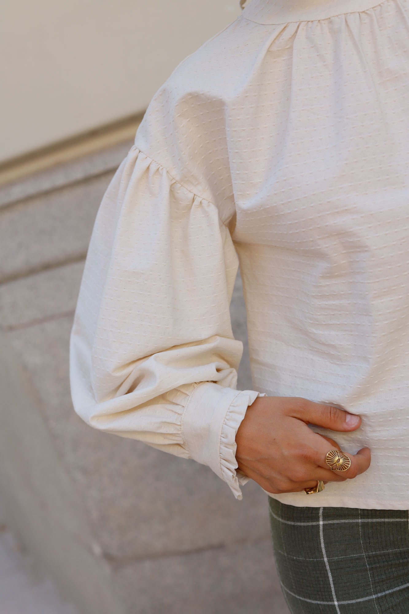 ECRU TEXTURED BOW SHIRT