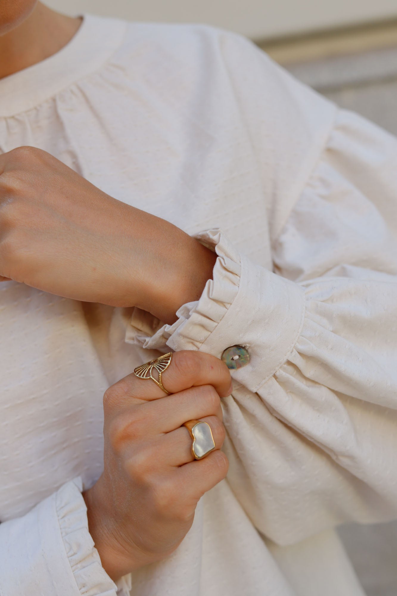 ECRU TEXTURED BOW SHIRT