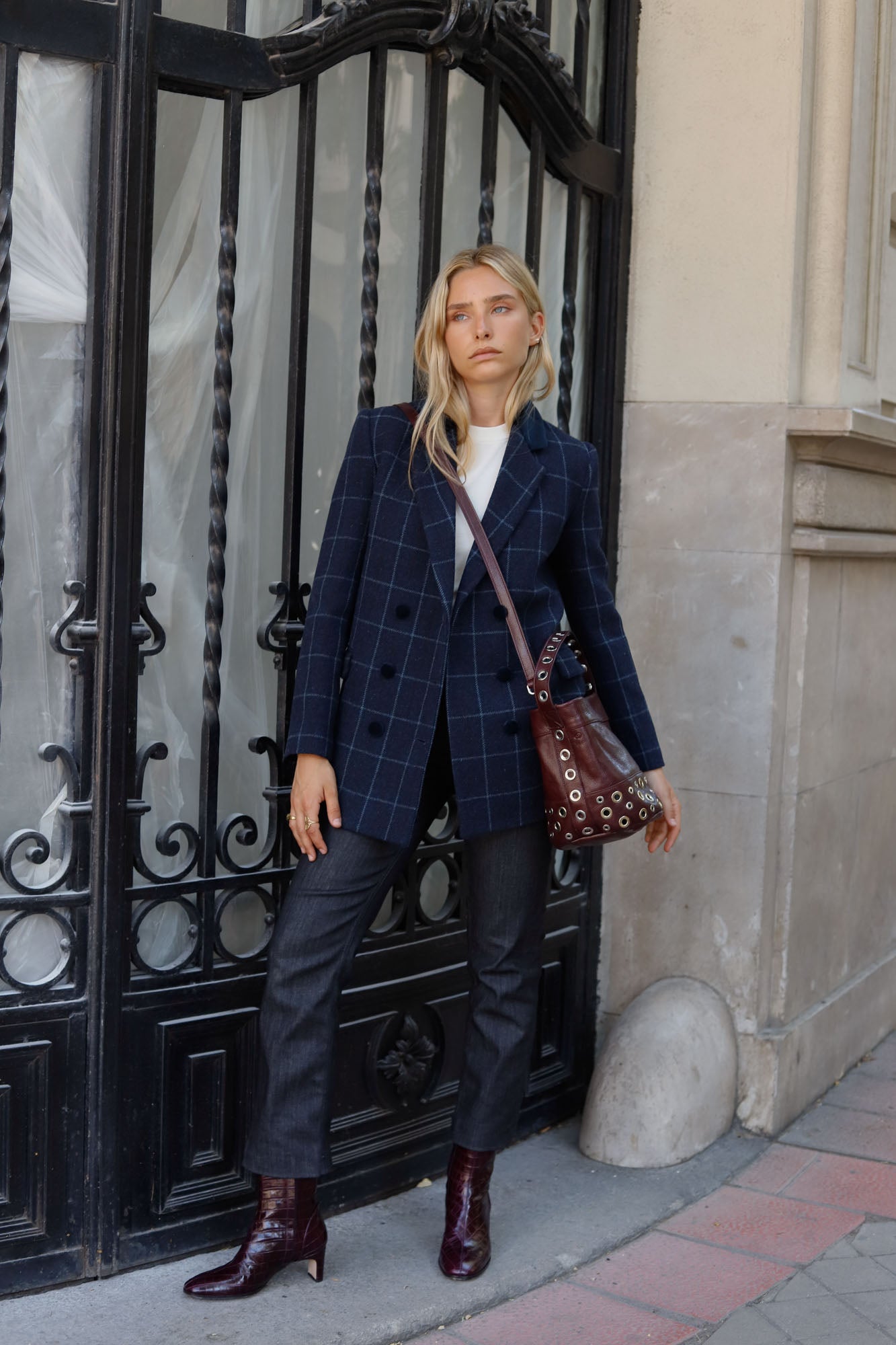 BOLSO BUCKET MINI ROCK BURDEOS