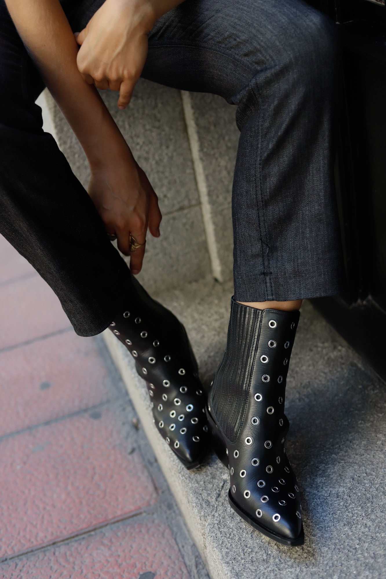 BOTA VELA EYELETS NEGRO 7CM