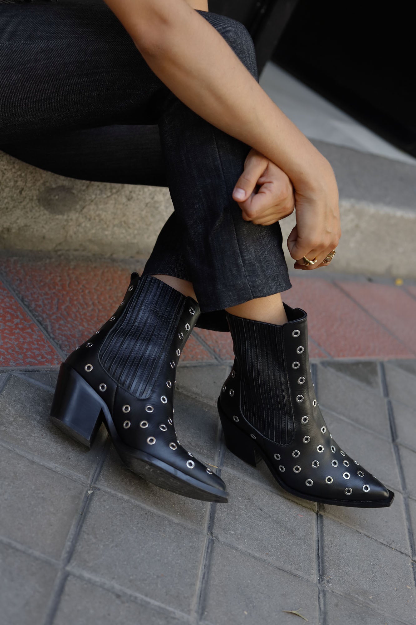 BOTA VELA EYELETS NEGRO 7CM