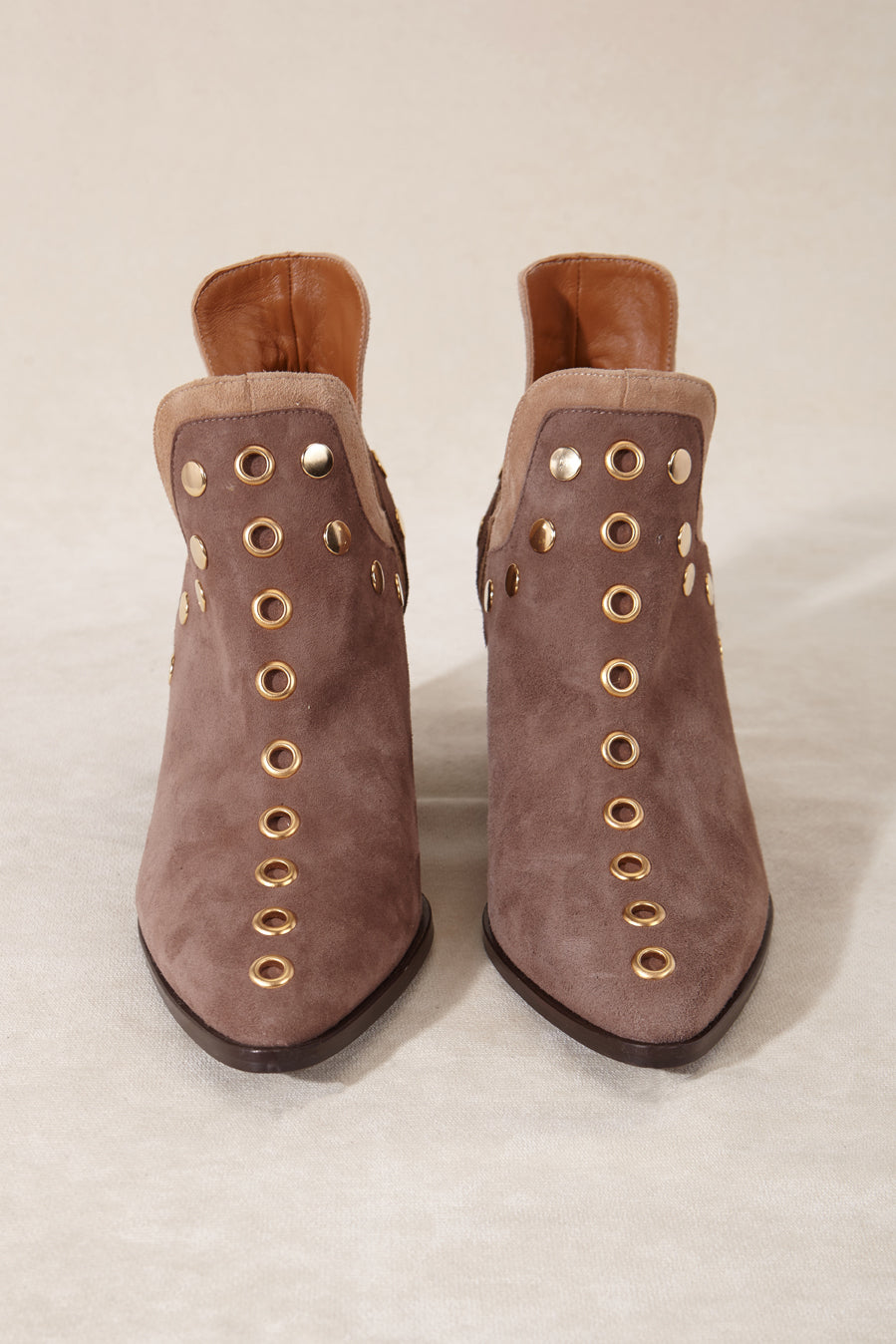 PUNKY BOOTS ANTE BEIGE TACHAS ORO TACON 7CM