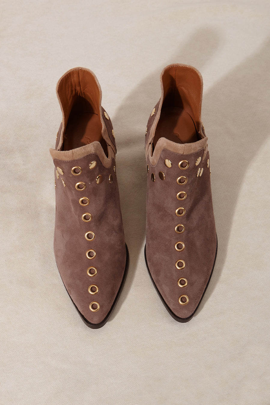 PUNKY BOOTS ANTE BEIGE TACHAS ORO TACON 7CM