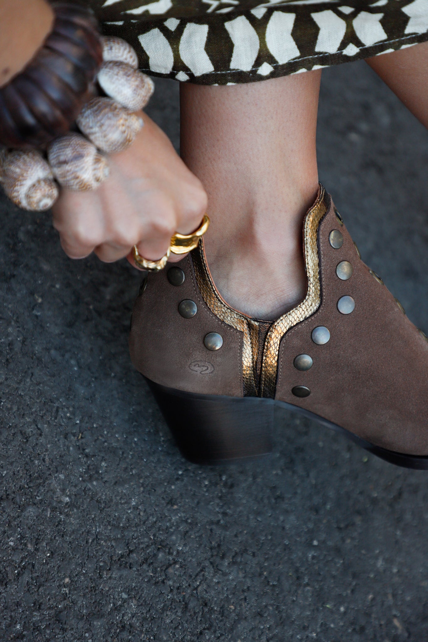 PUNKY TAUPE RIBETE DORADO 6CM