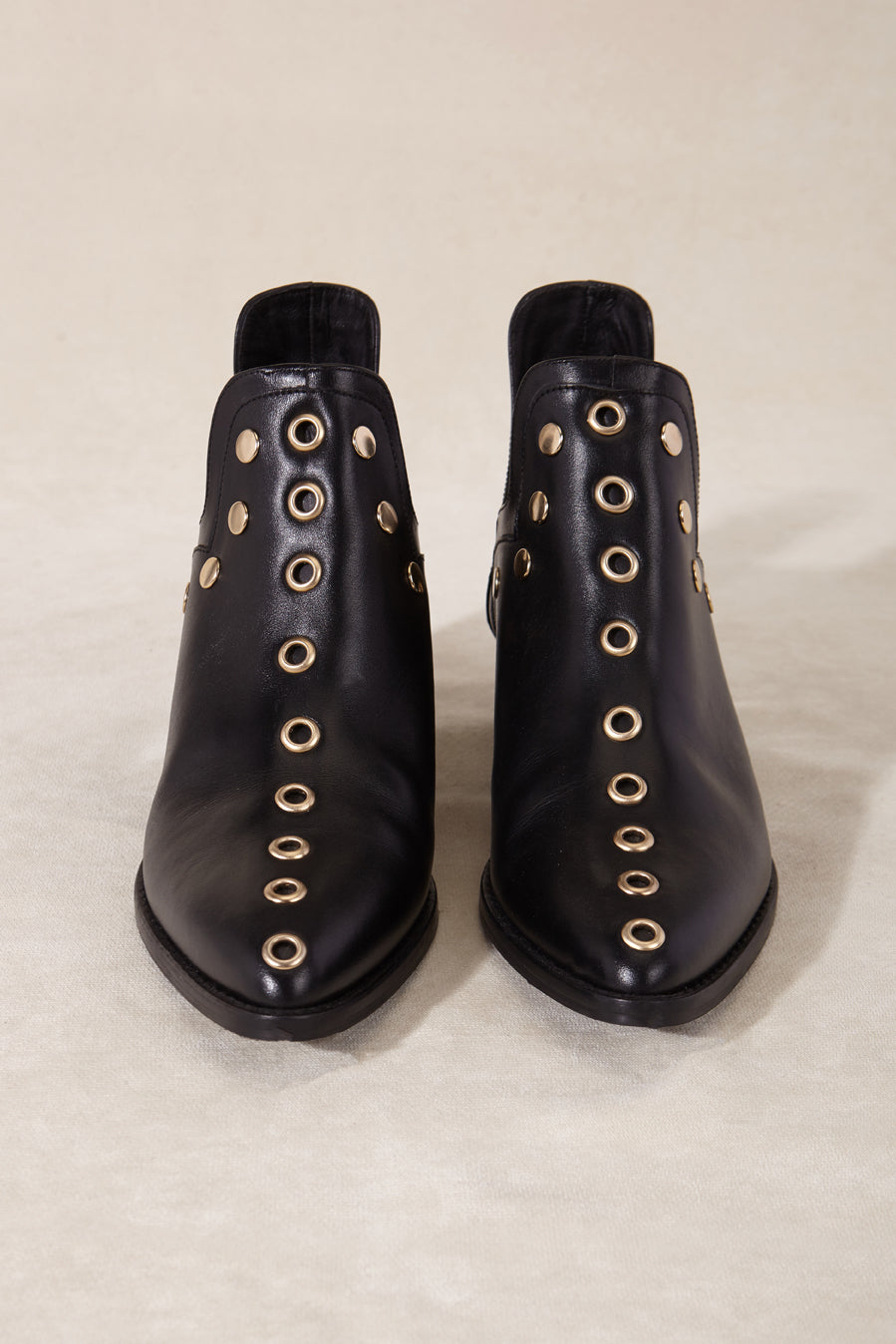 PUNKY BOOTS NEGRAS TACHAS ORO 4CM