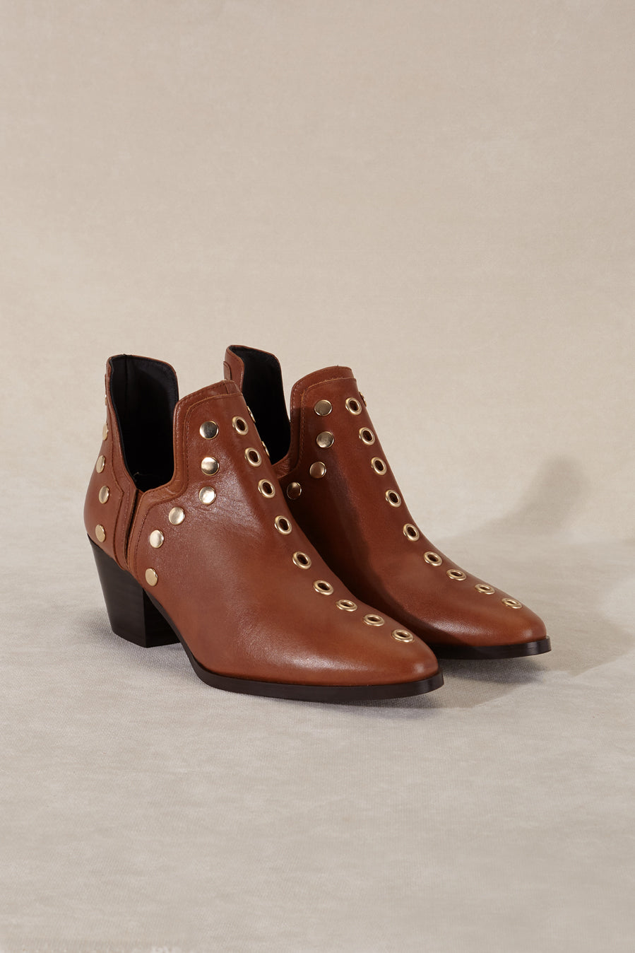 Punky boots tachas oro color marron